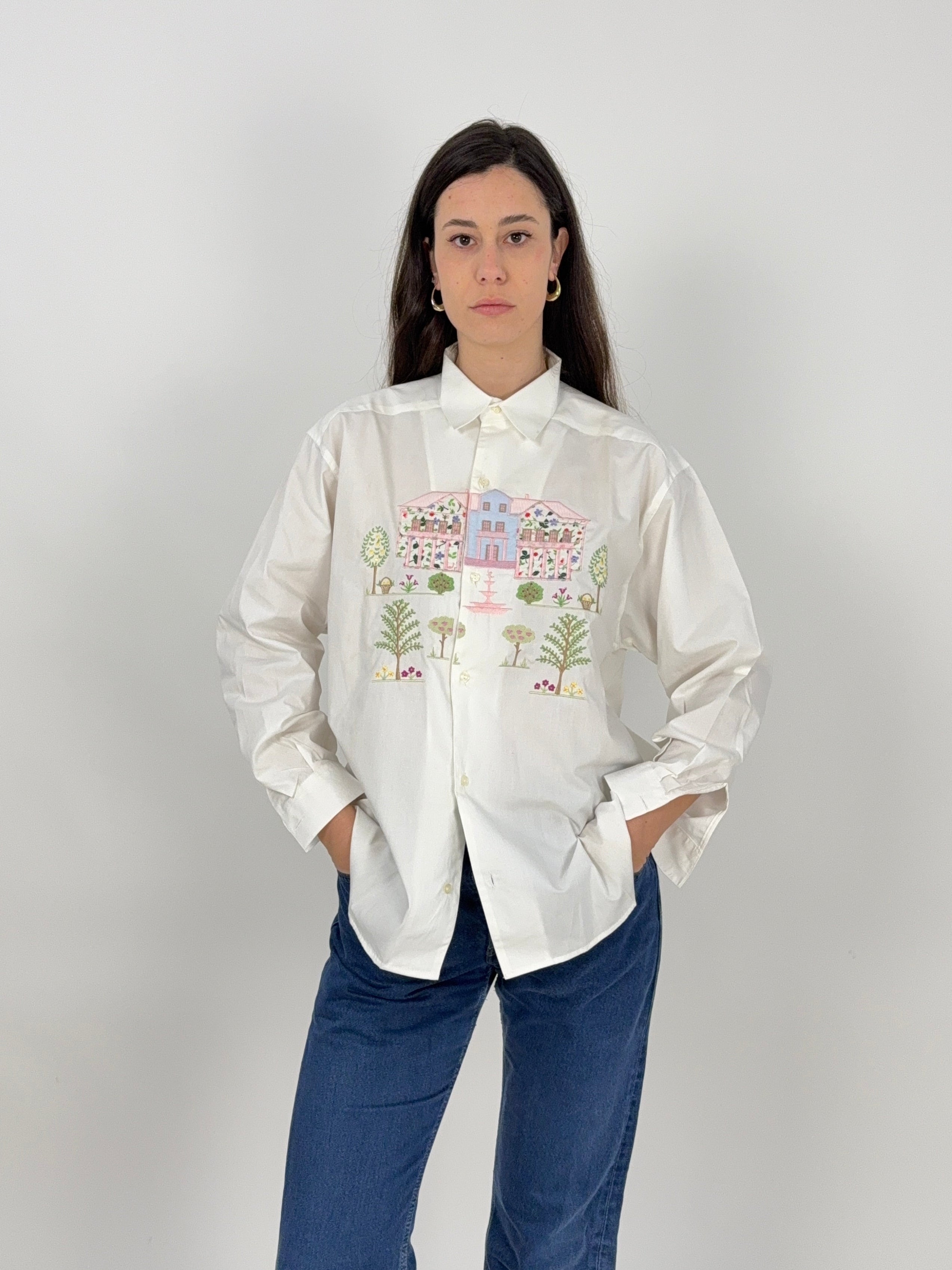 camicia bianca vintage da donna con ricami