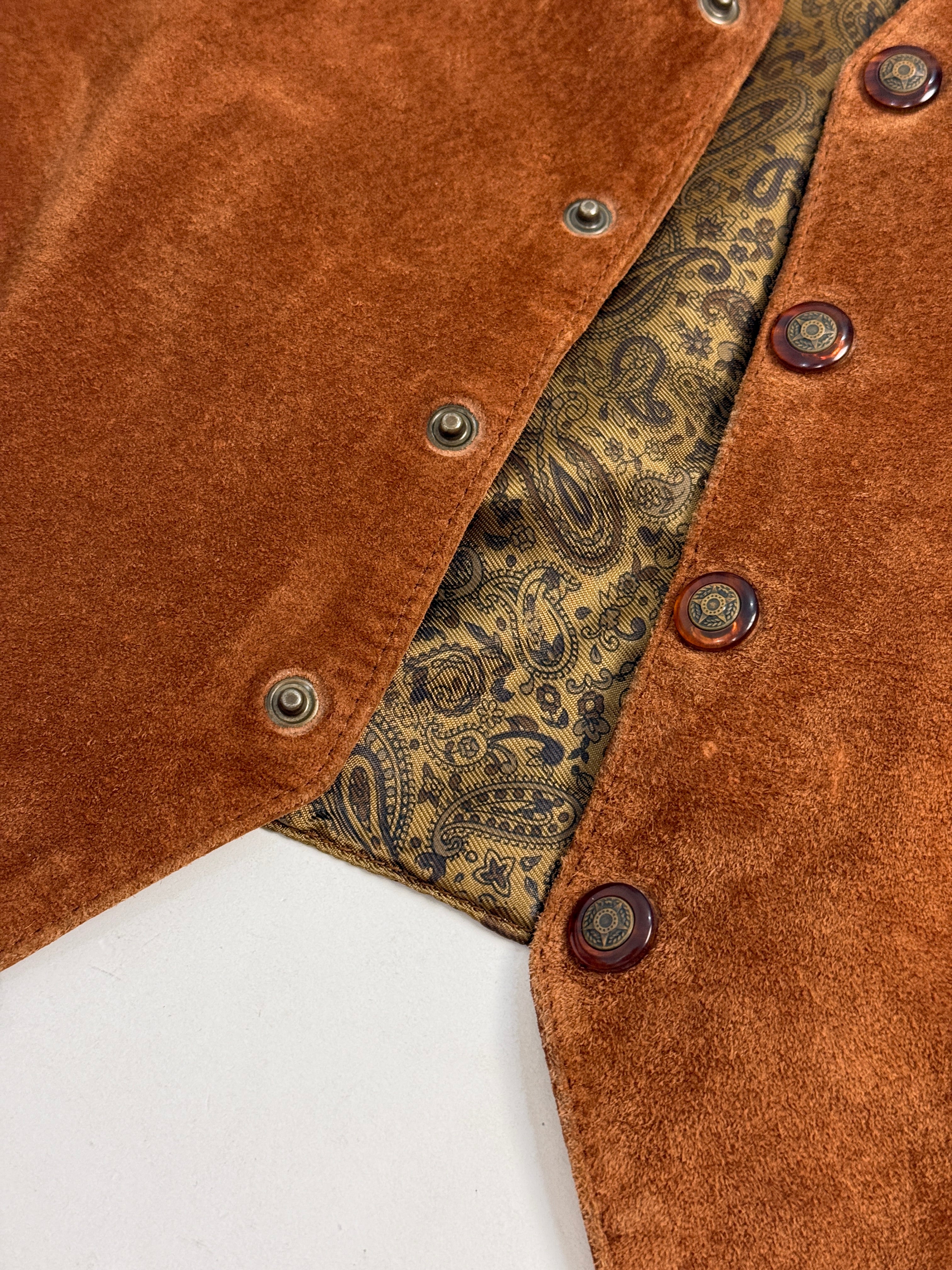 Gilet vintage donna camoscio - dettaglio bottoni tortoise e jacquard paisley