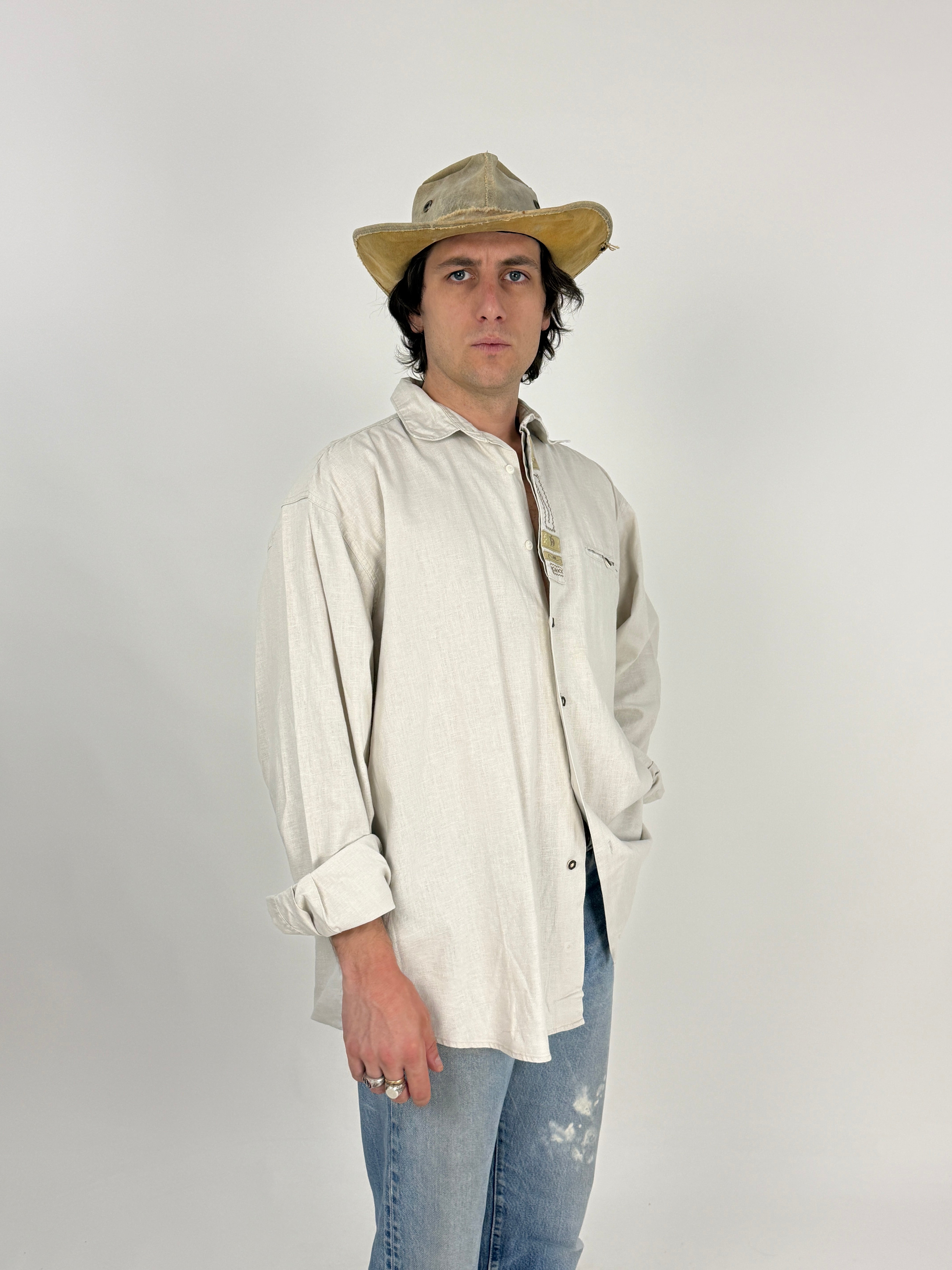 Camicia vintage Rinaldo Shirt lino cotone ecru - vista laterale modello