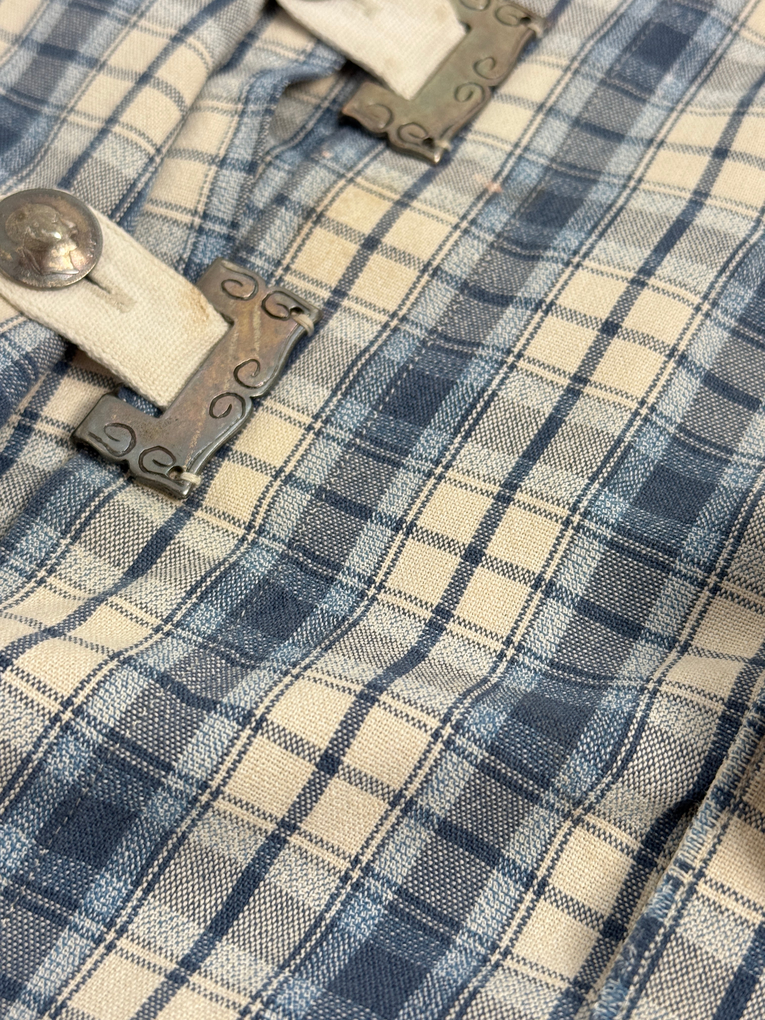 Camicia vintage Trachten - dettaglio ganci metallo argentato lavorati
