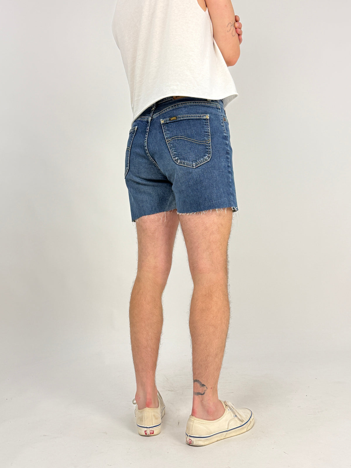 Shorts vintage Lee cut-off denim blu - vista posteriore modello