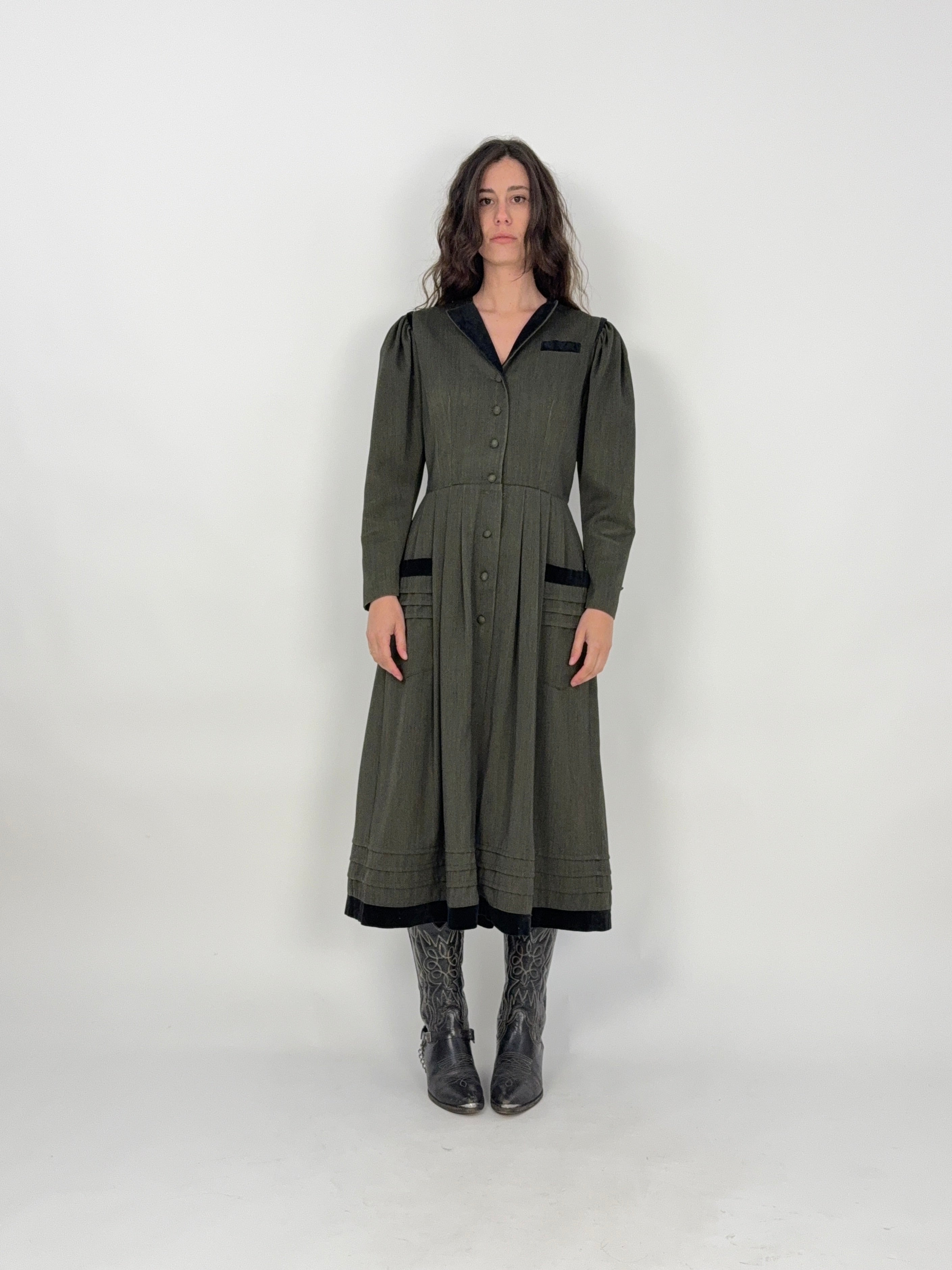 abito austriaco lungo in lana verde da donna vintage