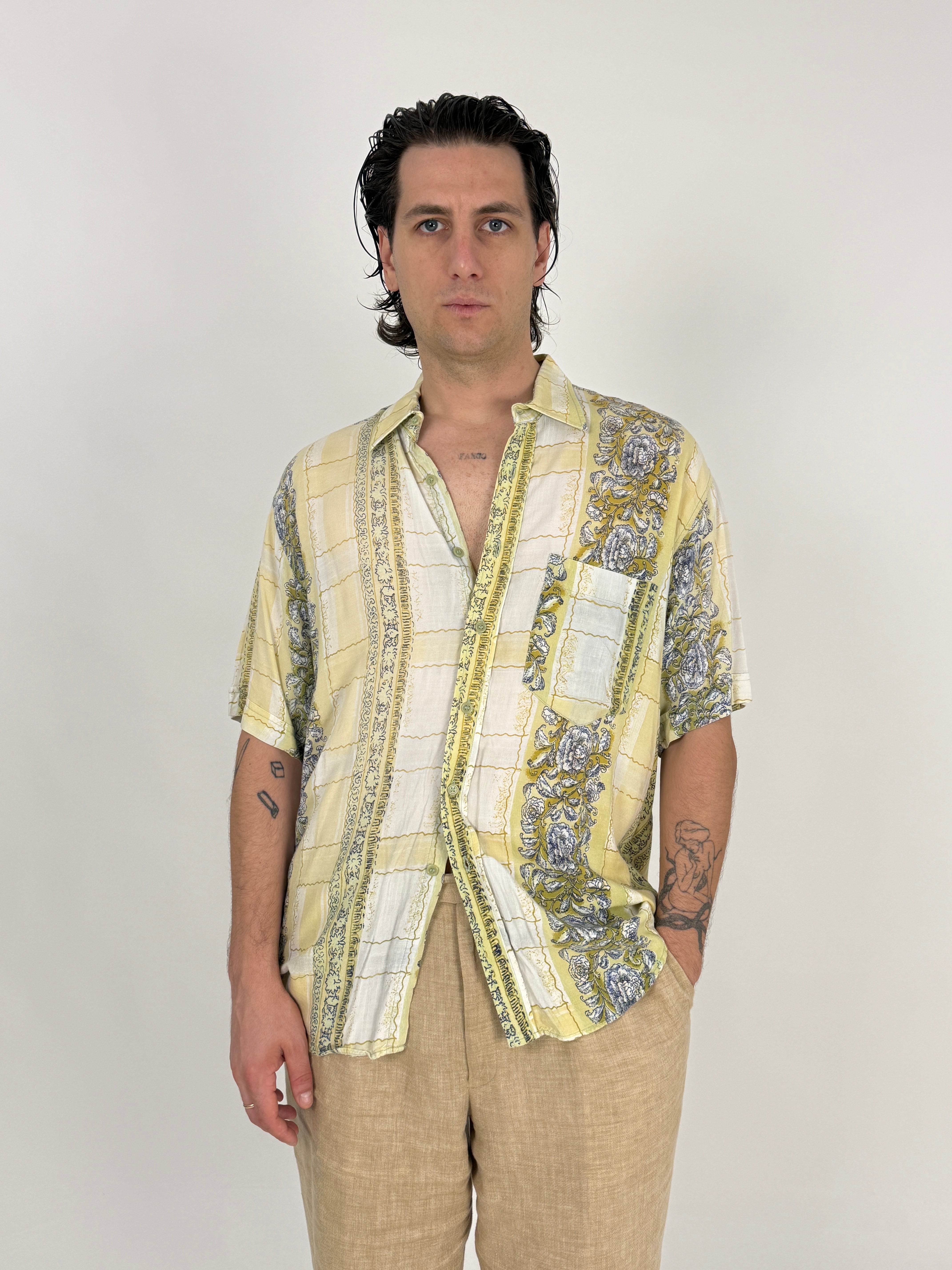 Camicia vintage fantasia floreale barocca viscosa - vista frontale modello