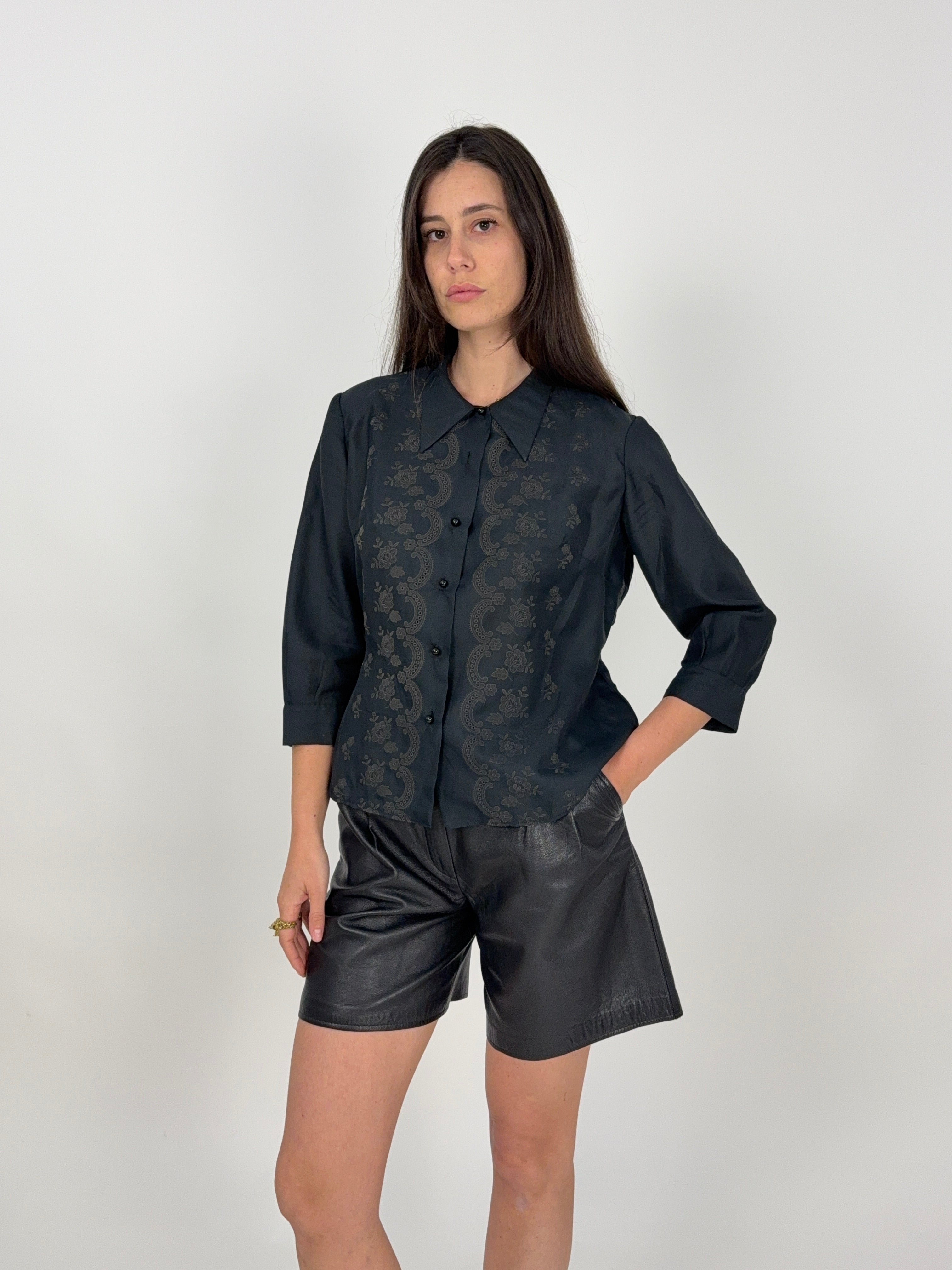 camicia vintage manica tre quarti ricami floreali colore nero da donna