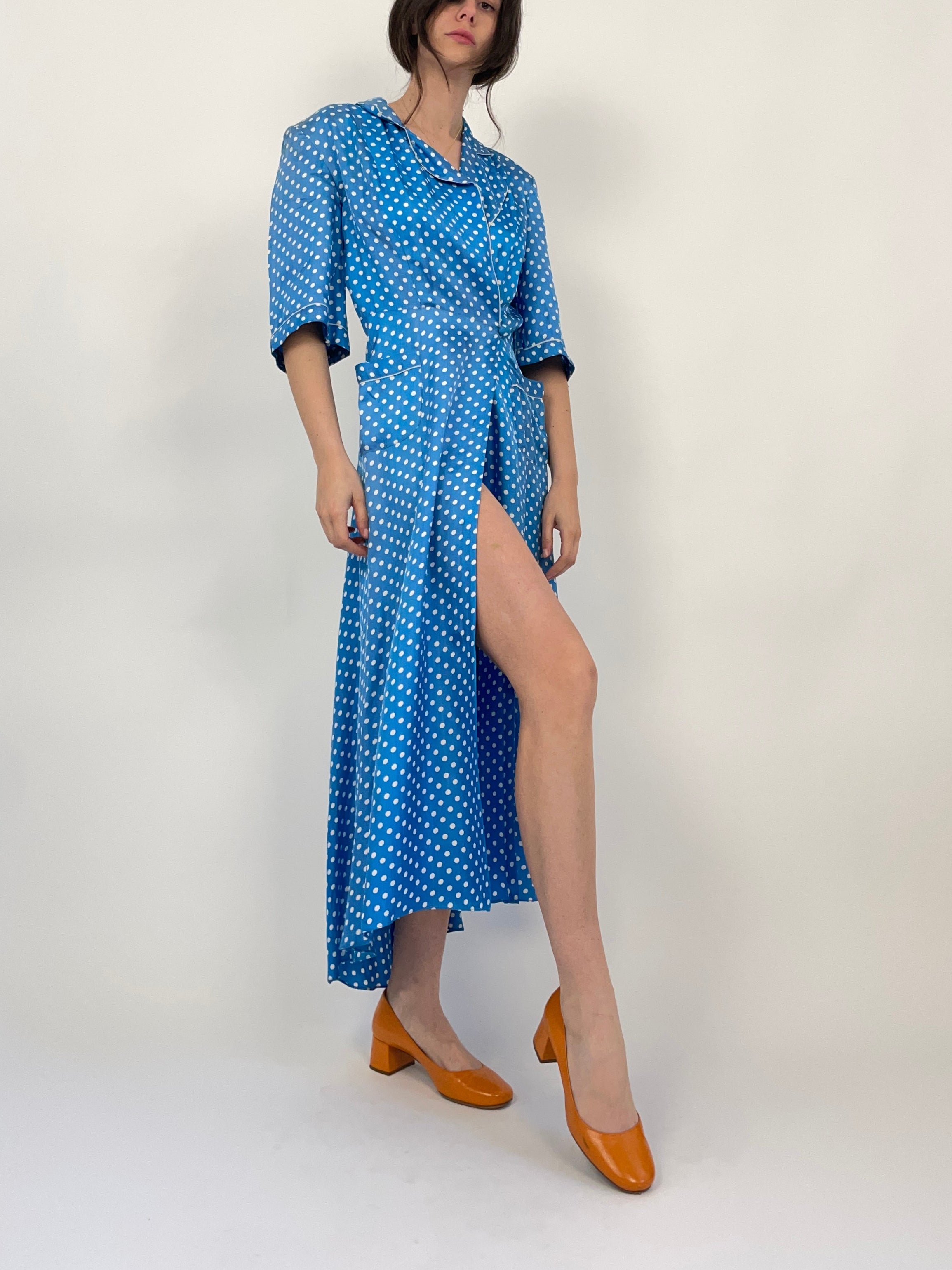 abito-chemisier-anni-60-in-pura-seta-a-pois-celeste-e-bianco