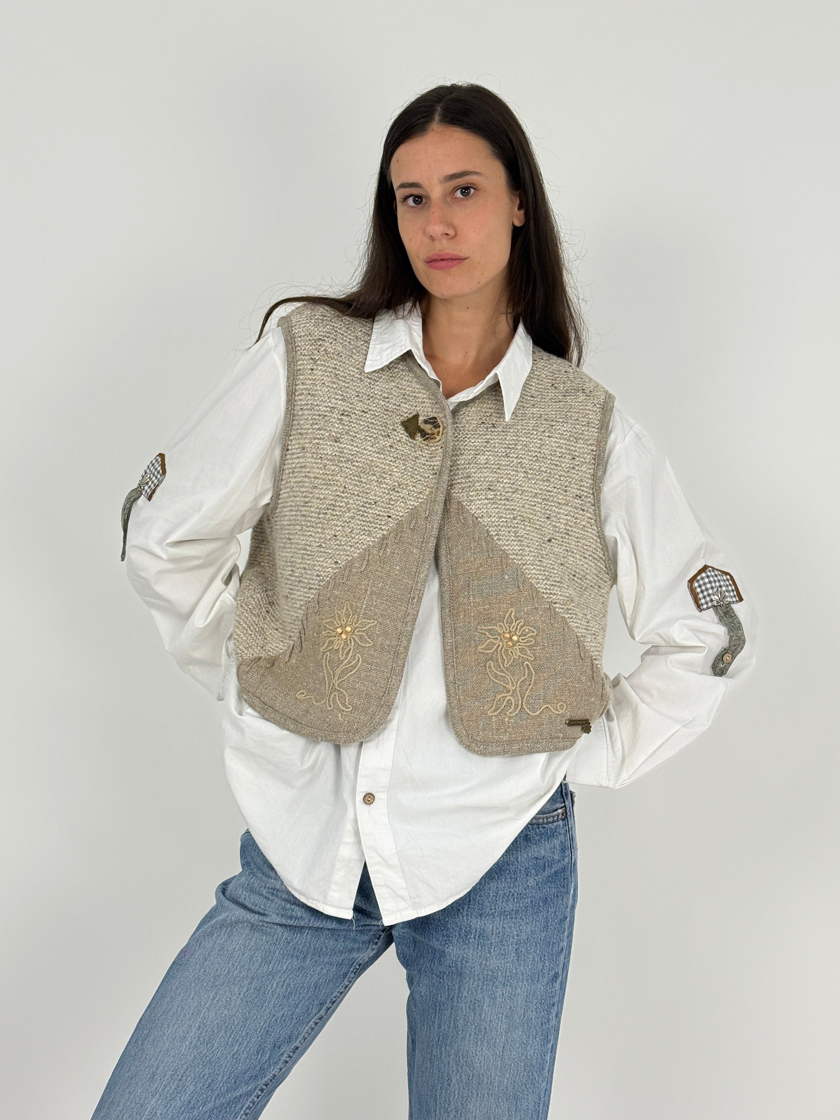 Gilet Stapf Lana Melange Edelweiss - vista frontale aperto con ricami Edelweiss in evidenza