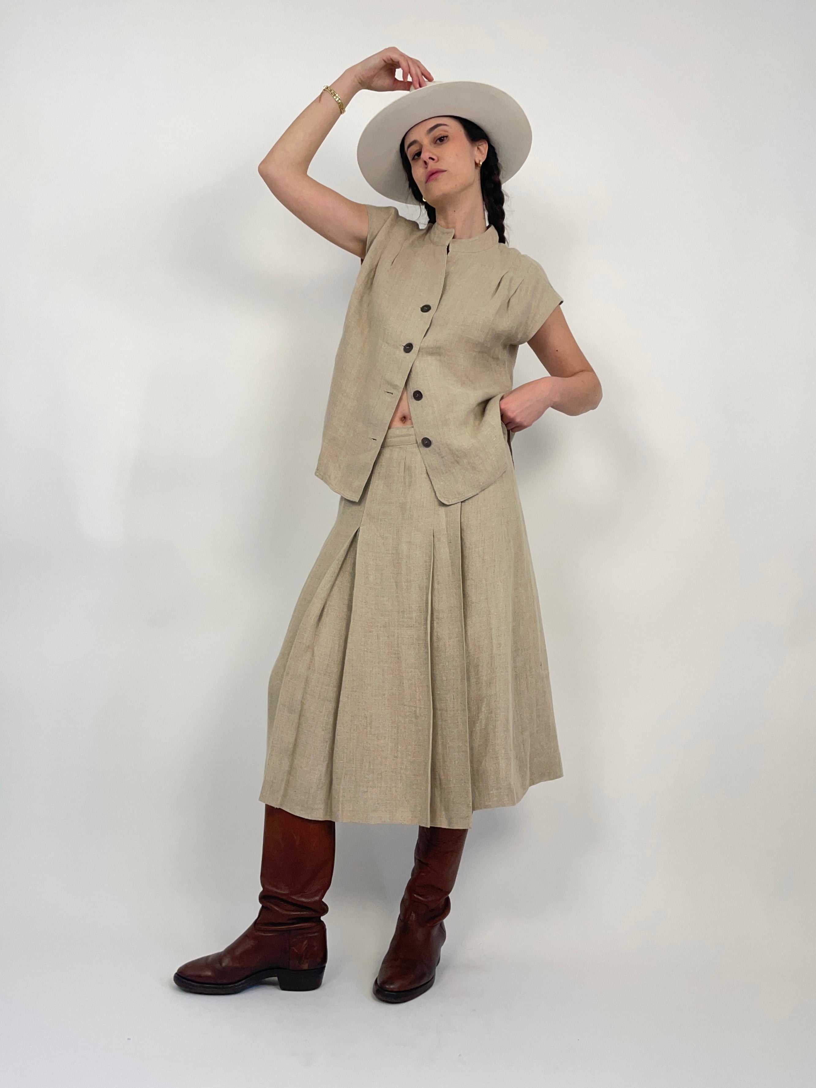 completo-vintage-in-lino-beige-da-donna.gilet-e-gonna