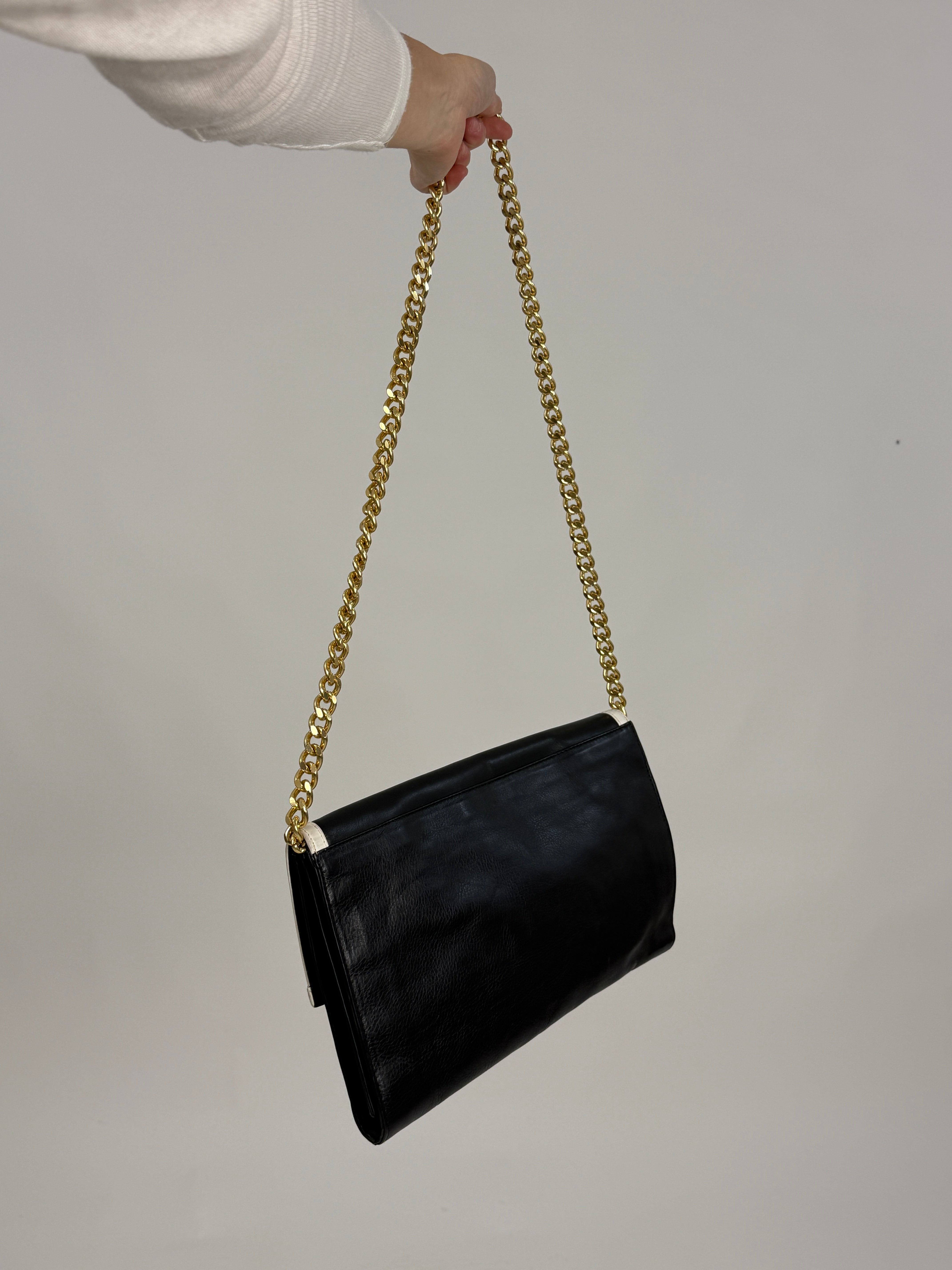 Borsa anni '80 in pelle nera con catena oro