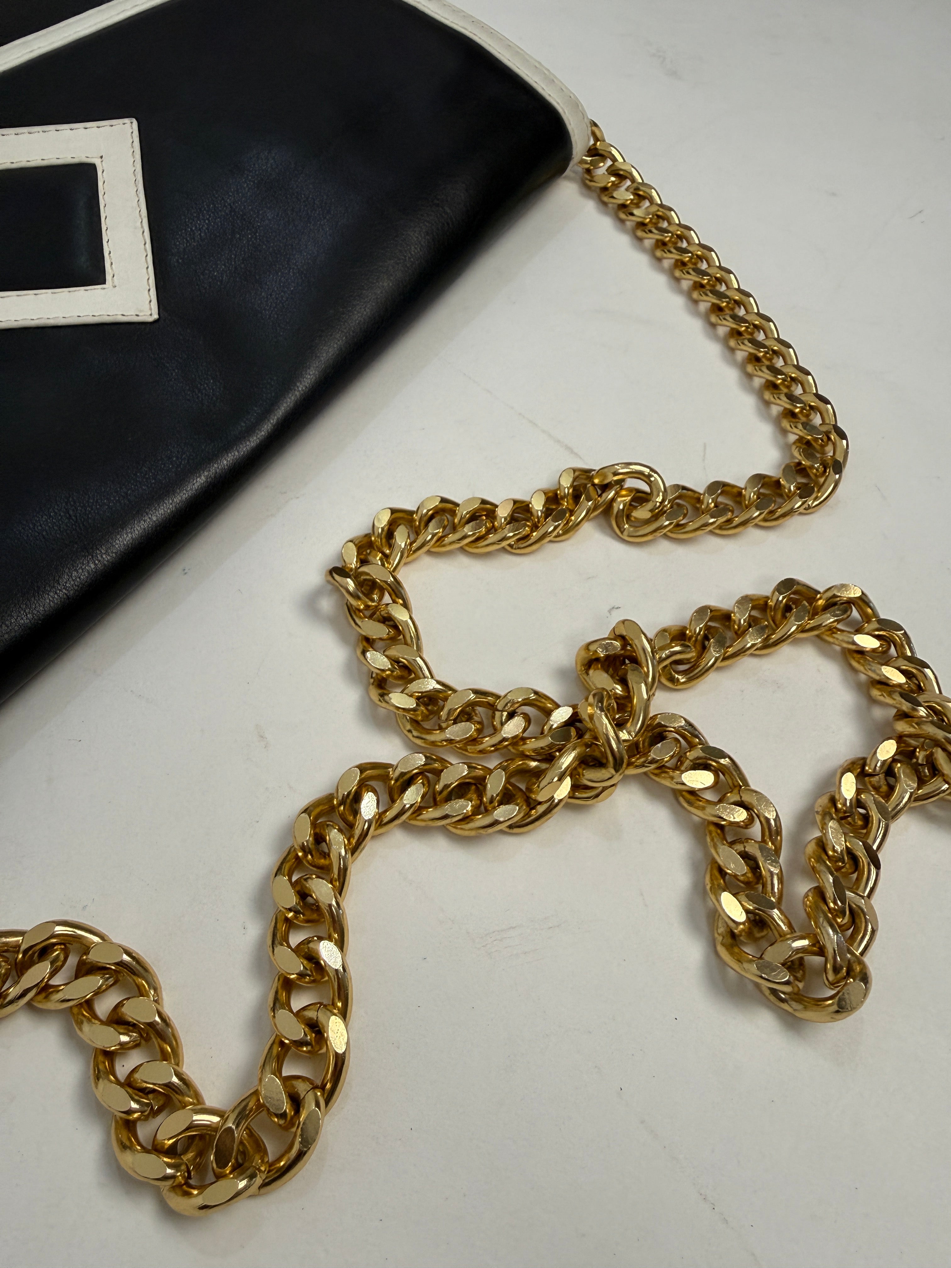 Borsa anni '80 in pelle nera con catena oro