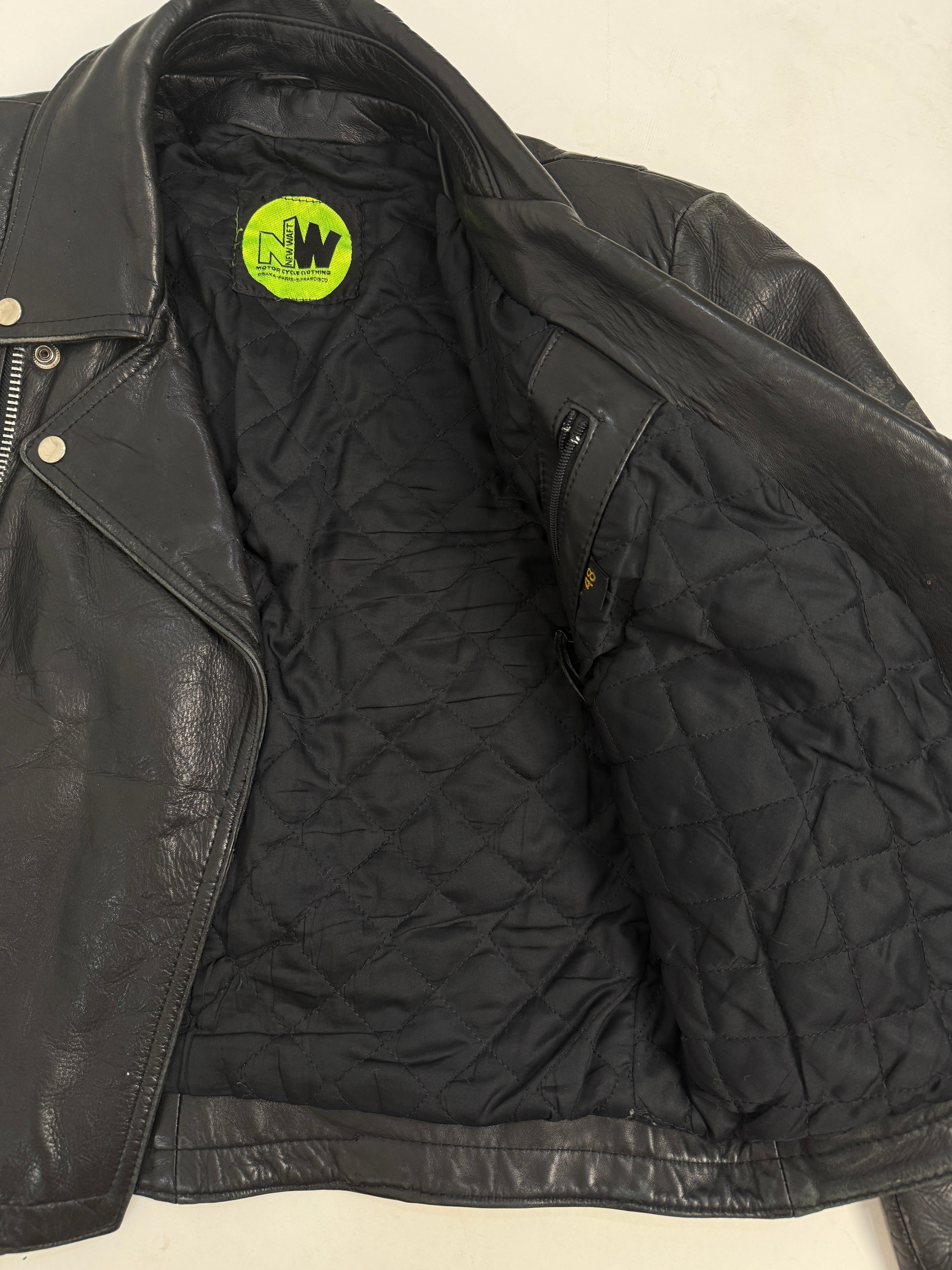 Chiodo Pelle Vintage New Waft Biker Nero - dettaglio ravvicinato cursore YKK in metallo argentato su zip frontale asimmetrica