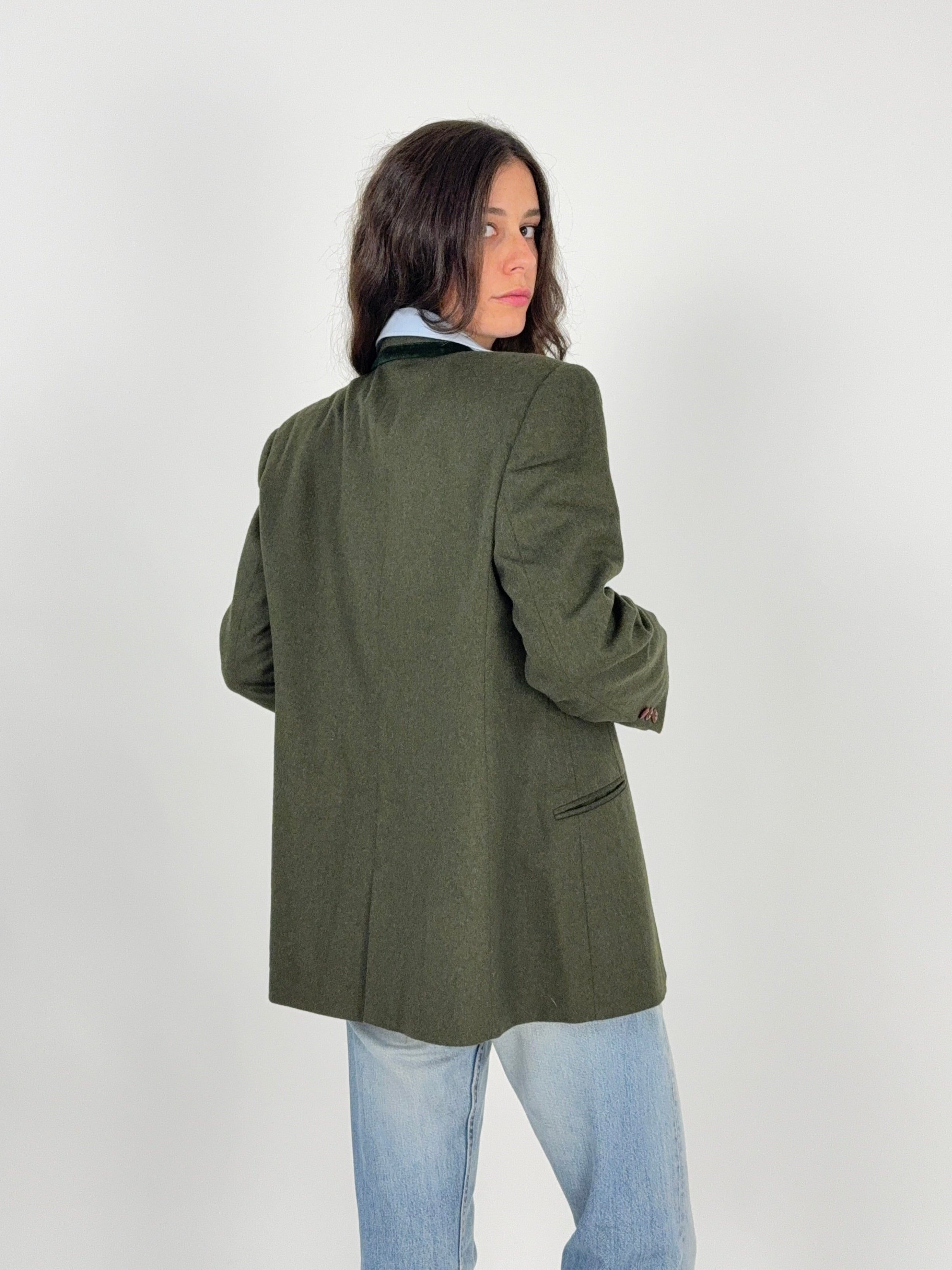 Giacca vintage tirolese loden verde oliva - retro indossata