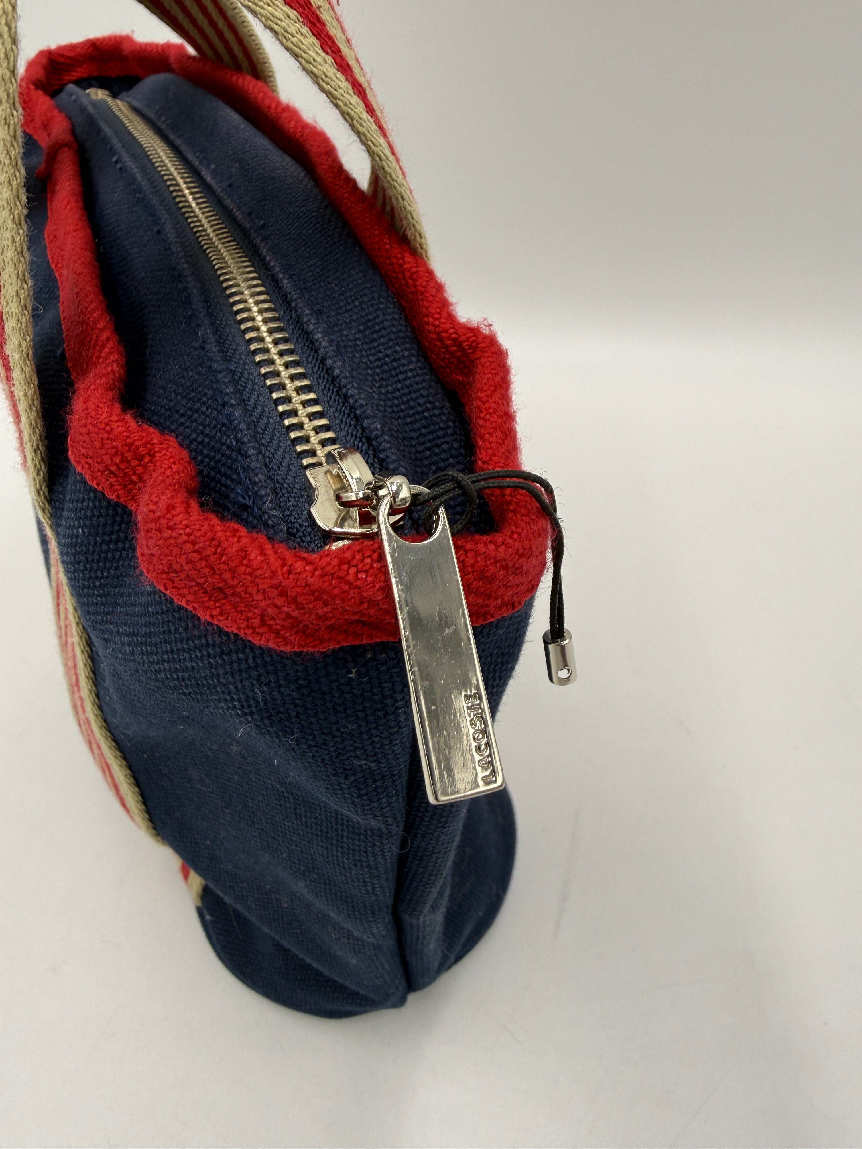 Borsa a Mano Lacoste Vintage in Tela Canvas Blu Navy e Righe Rosse