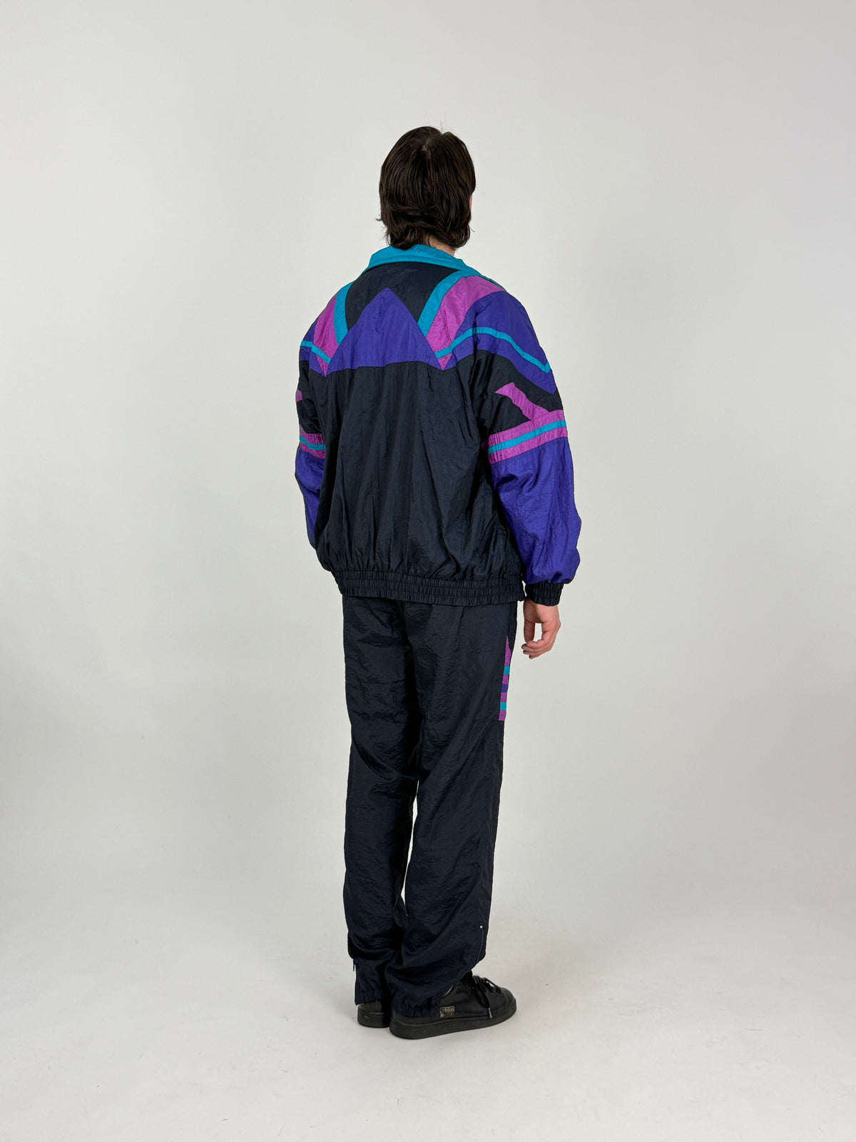 Tuta Vintage Anni '80 Nera Multicolor con Logo Ricamato - Taglia L