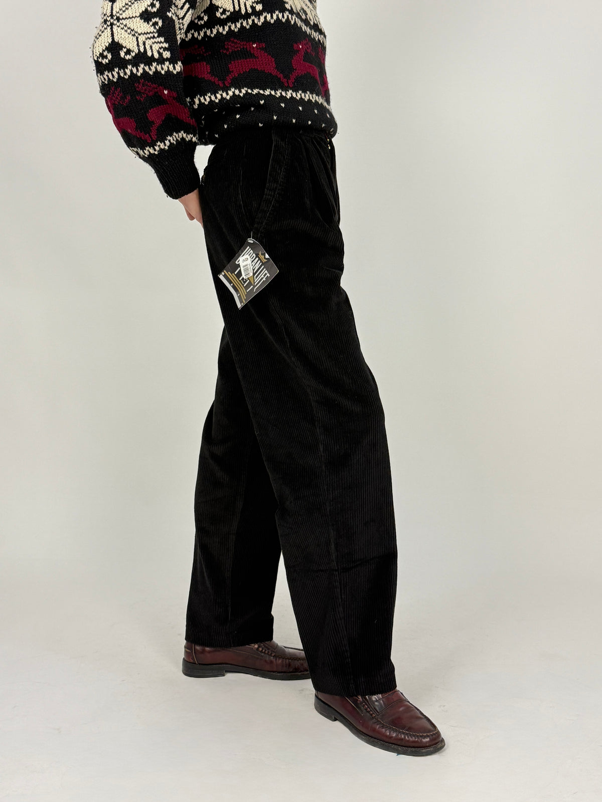 Pantaloni Mash Urban Life velluto a coste nero deadstock anni 80 taglia 42 - laterale indossato con cartellino