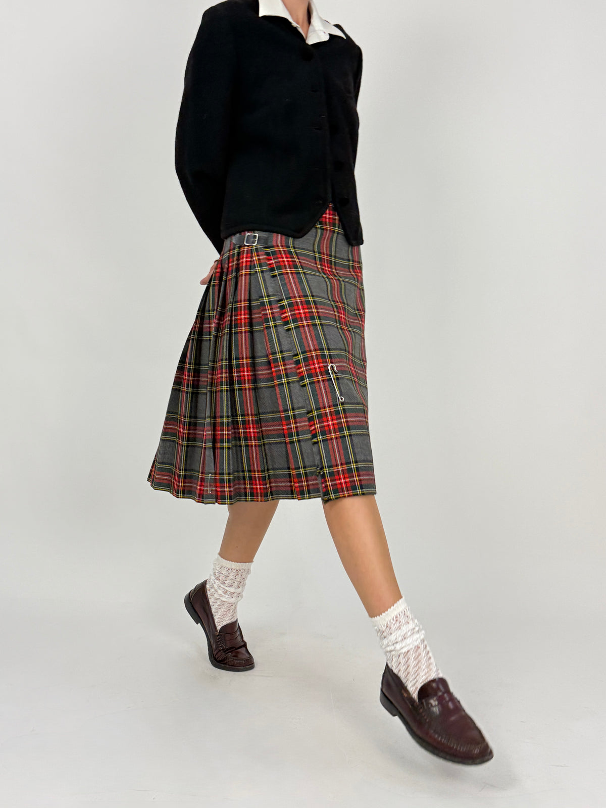 Gonna kilt Ritzino lana tartan grigio rosso hand pleated Scotland vintage taglia 42 - fronte in movimento indossato