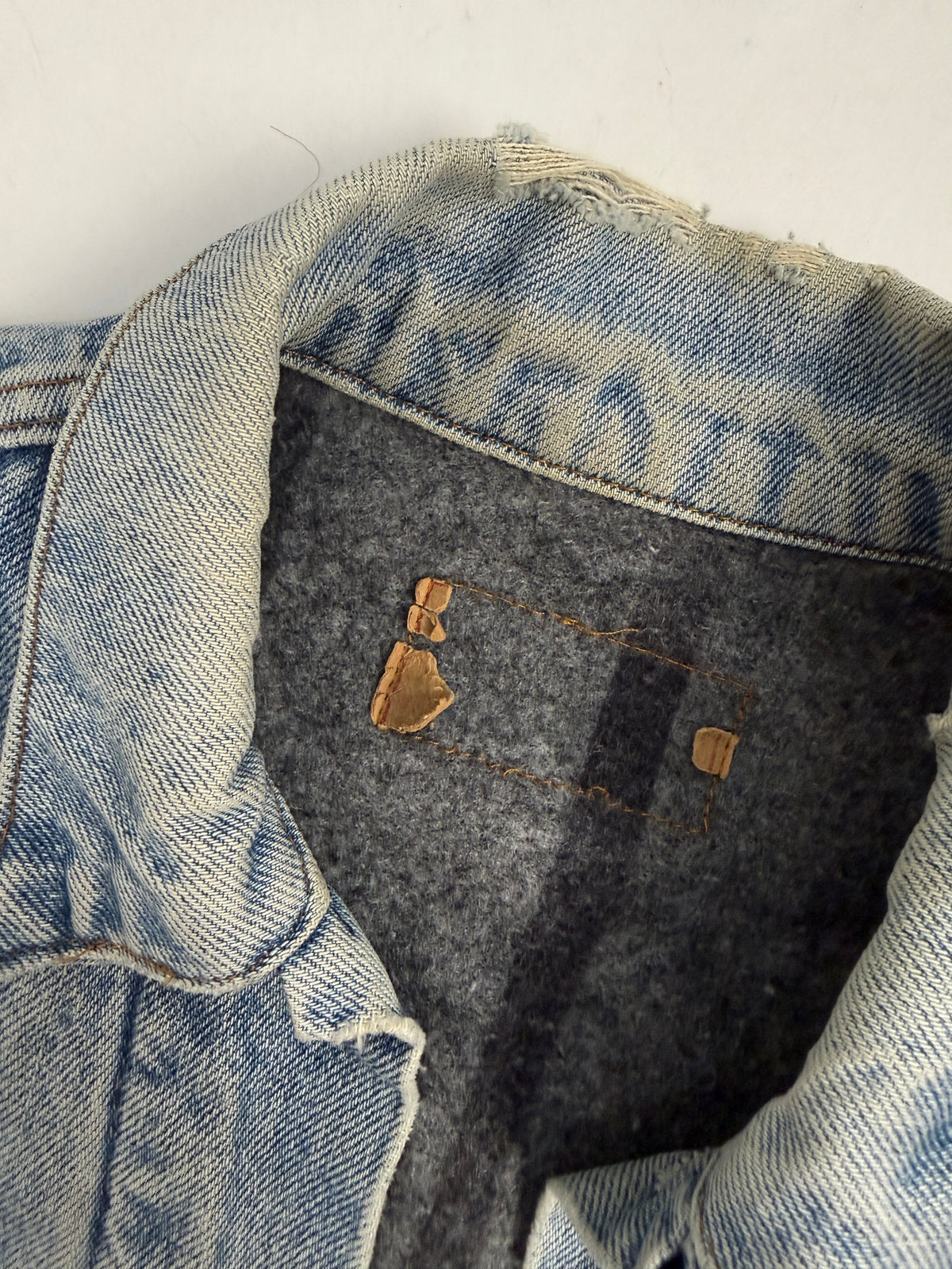 Giacca Levi's 70506 blanket lined denim stonewash - fronte indossato, vista frontale