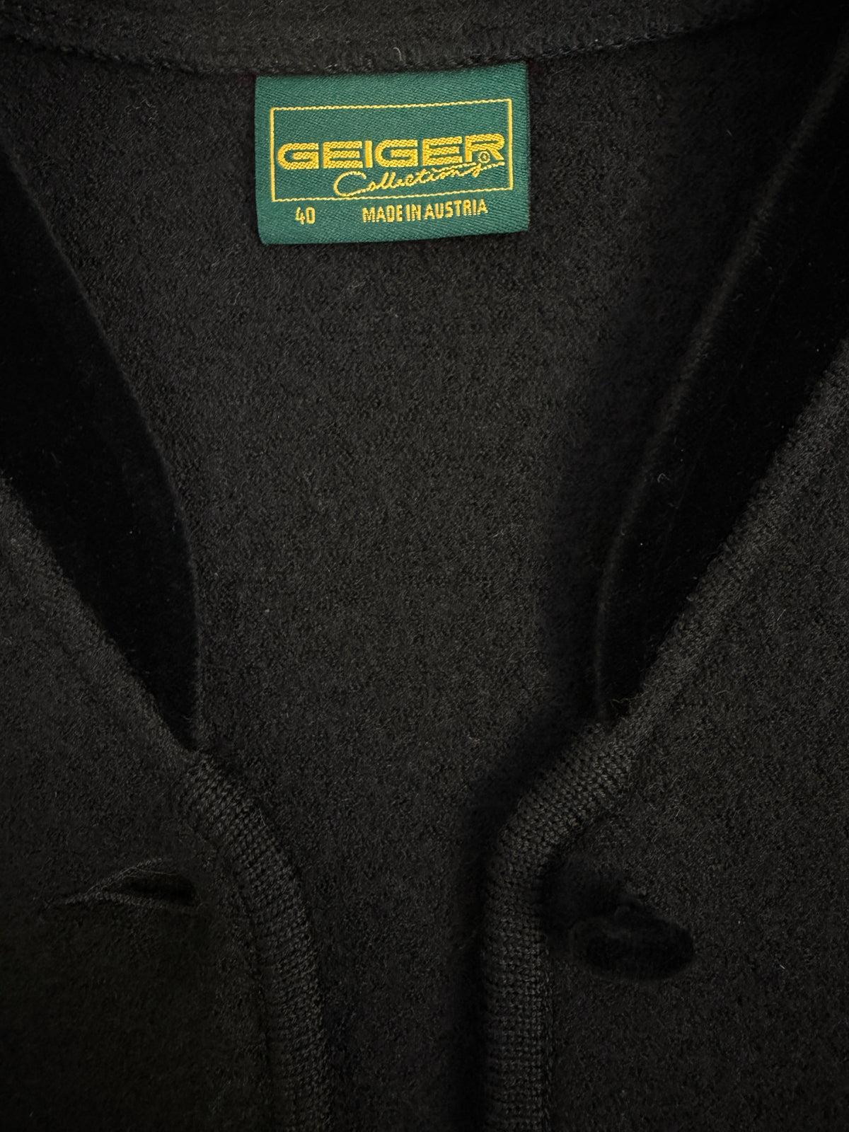 Dettaglio etichetta Geiger Collections taglia 40 Made in Austria