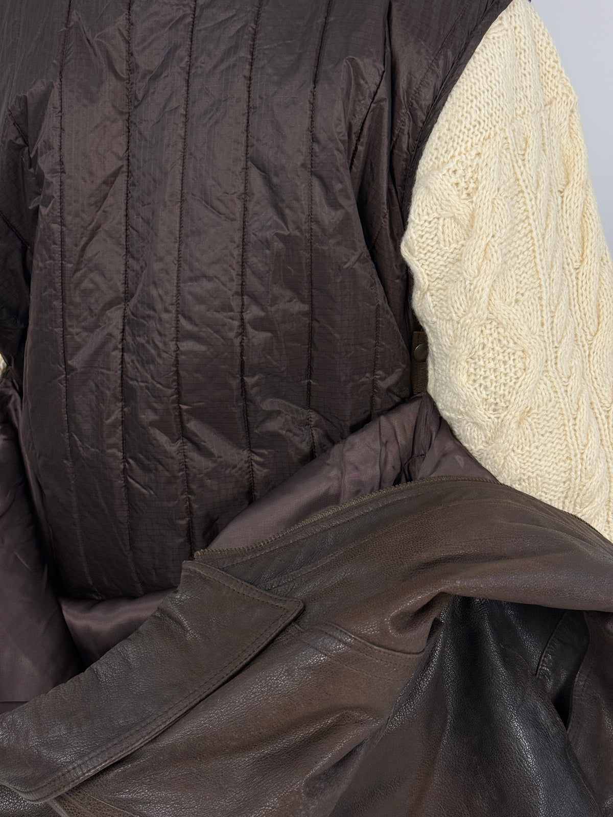 Giacca vintage pelle marrone - tre quarti, dettaglio colletto, spalle e costruzione
