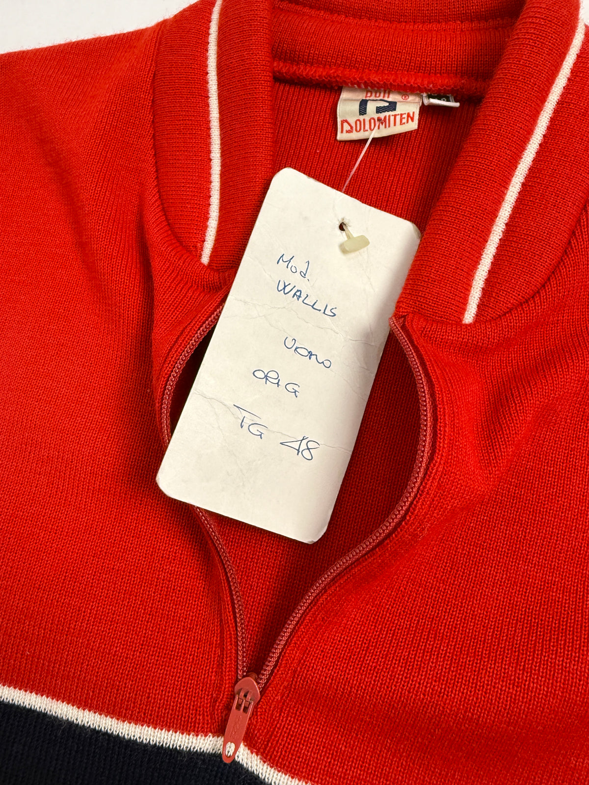 Maglione sci Dolomiten deadstock - retro indossato, yoke rosso e corpo blu notte, silhouette fitted taglia M