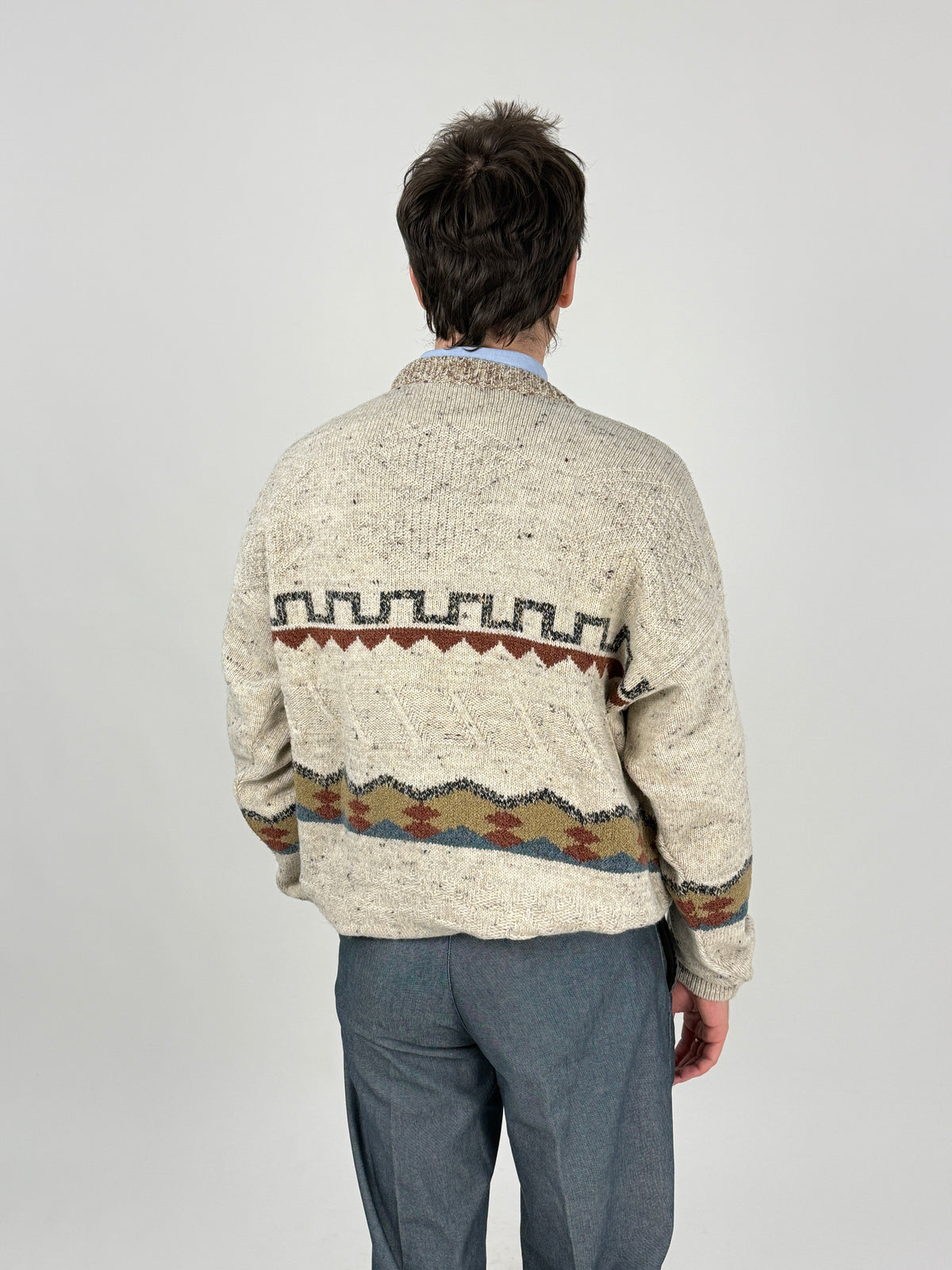 Maglione vintage beige con fasce geometriche, vista posteriore