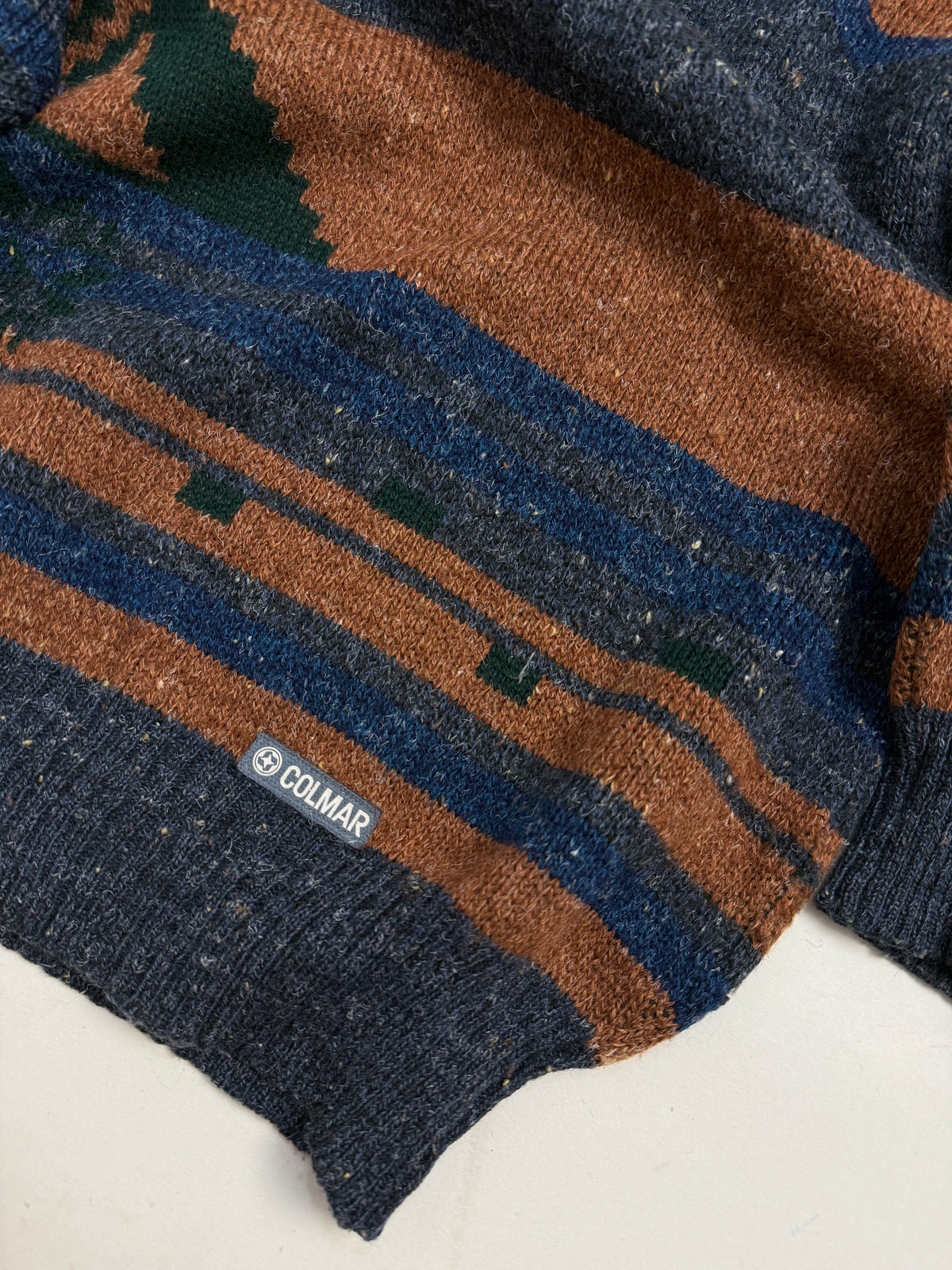 Dettaglio della maglia mélange del maglione Colmar vintage