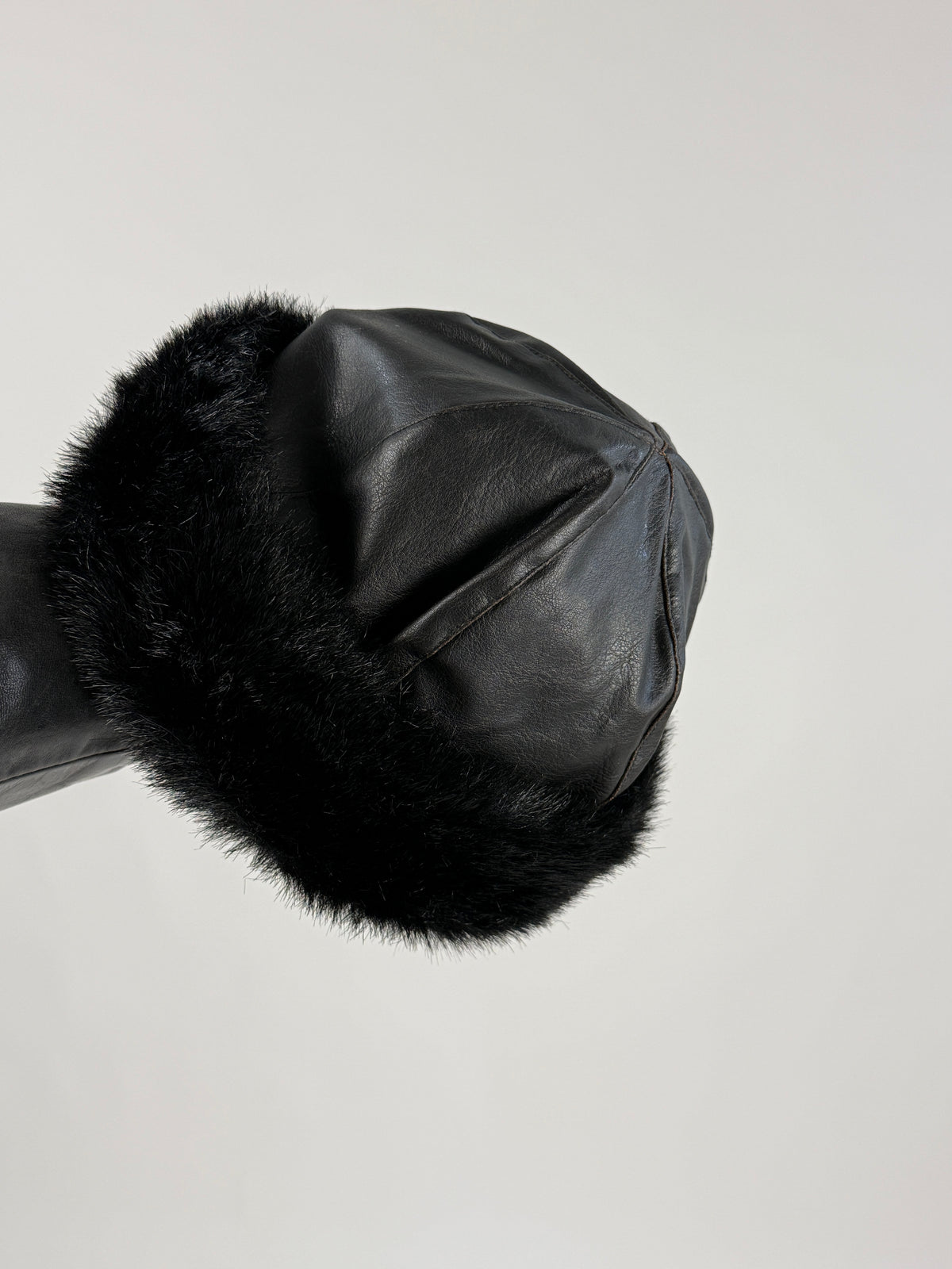 Interno tessile nero del cappello vintage da 54 cm
