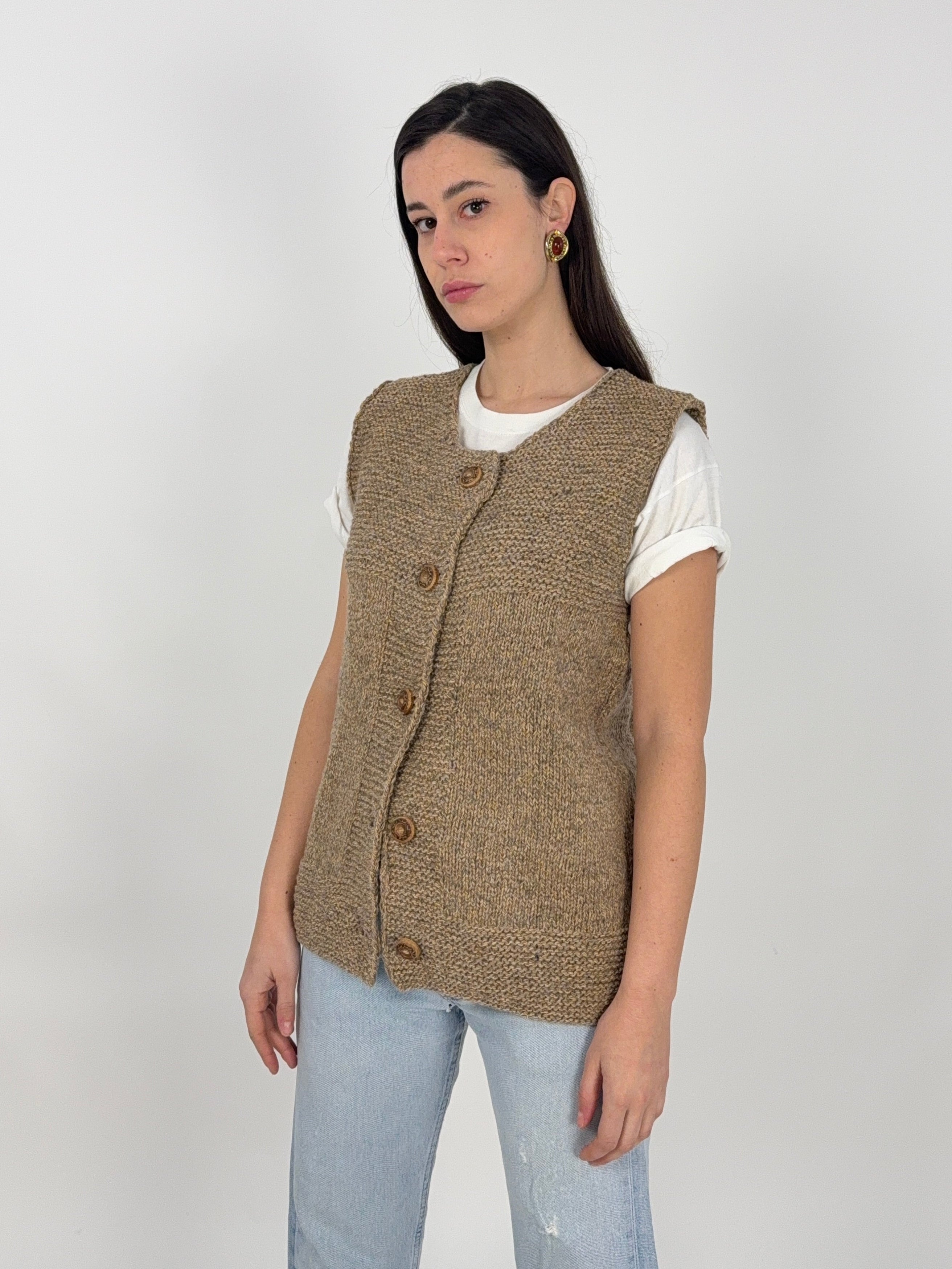Gilet fatto a mano vintage in lana con bottoni in legno