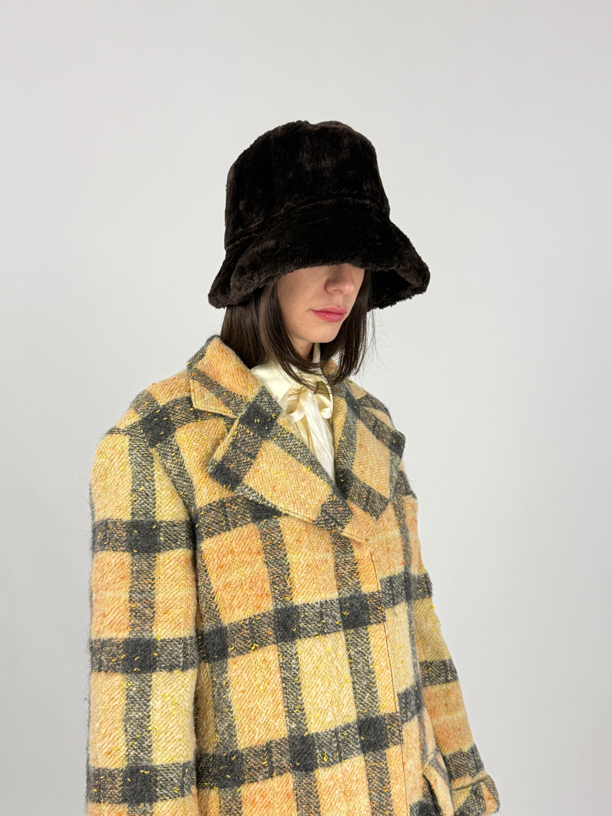 Cloche vintage Barone con fiocco sul retro, vista posteriore