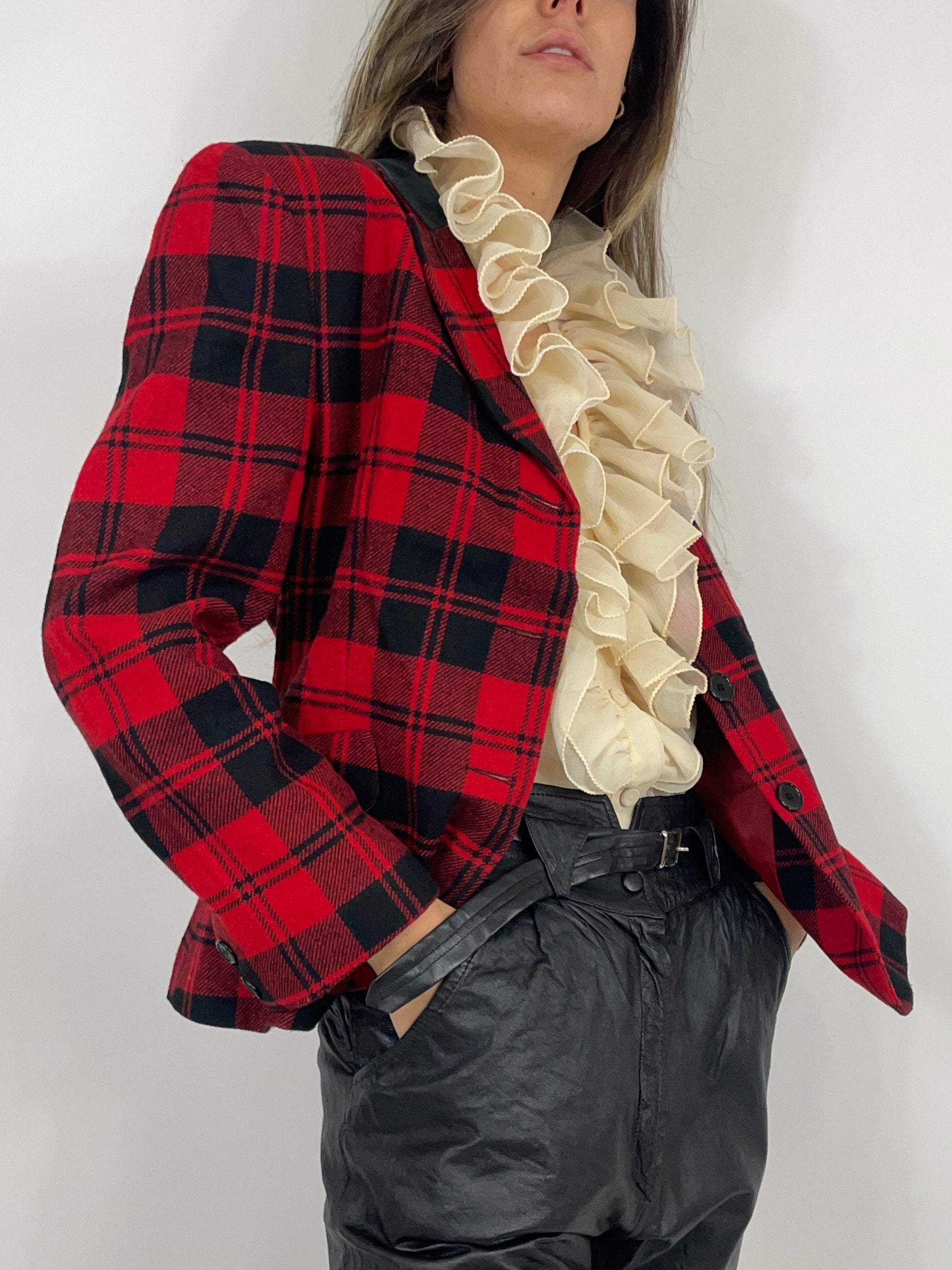 giacca-donna-lana-a-quadri-rosso-e-nero