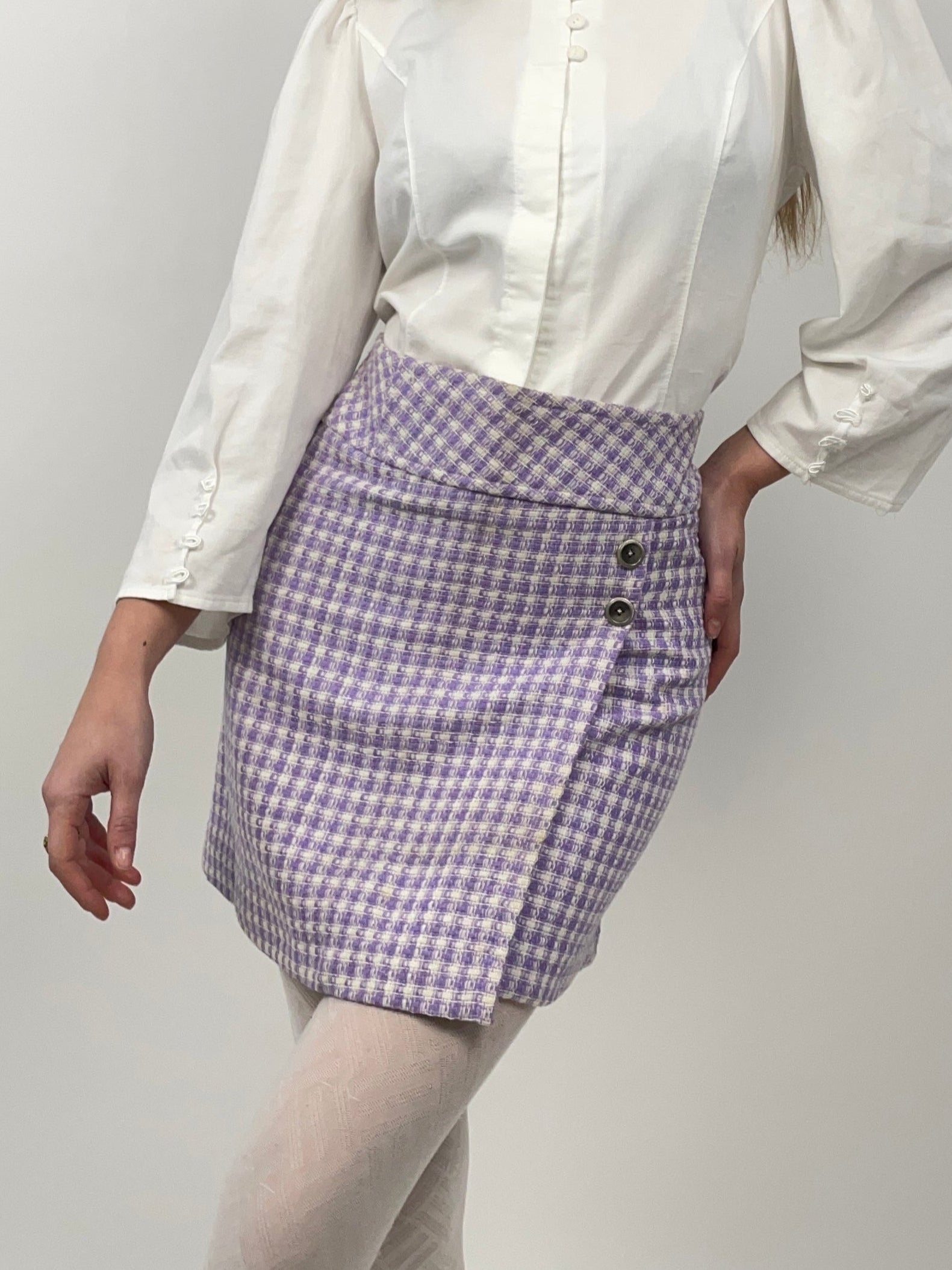minigonna-anni-60-tessuto-fantasia-viola-e-bianco