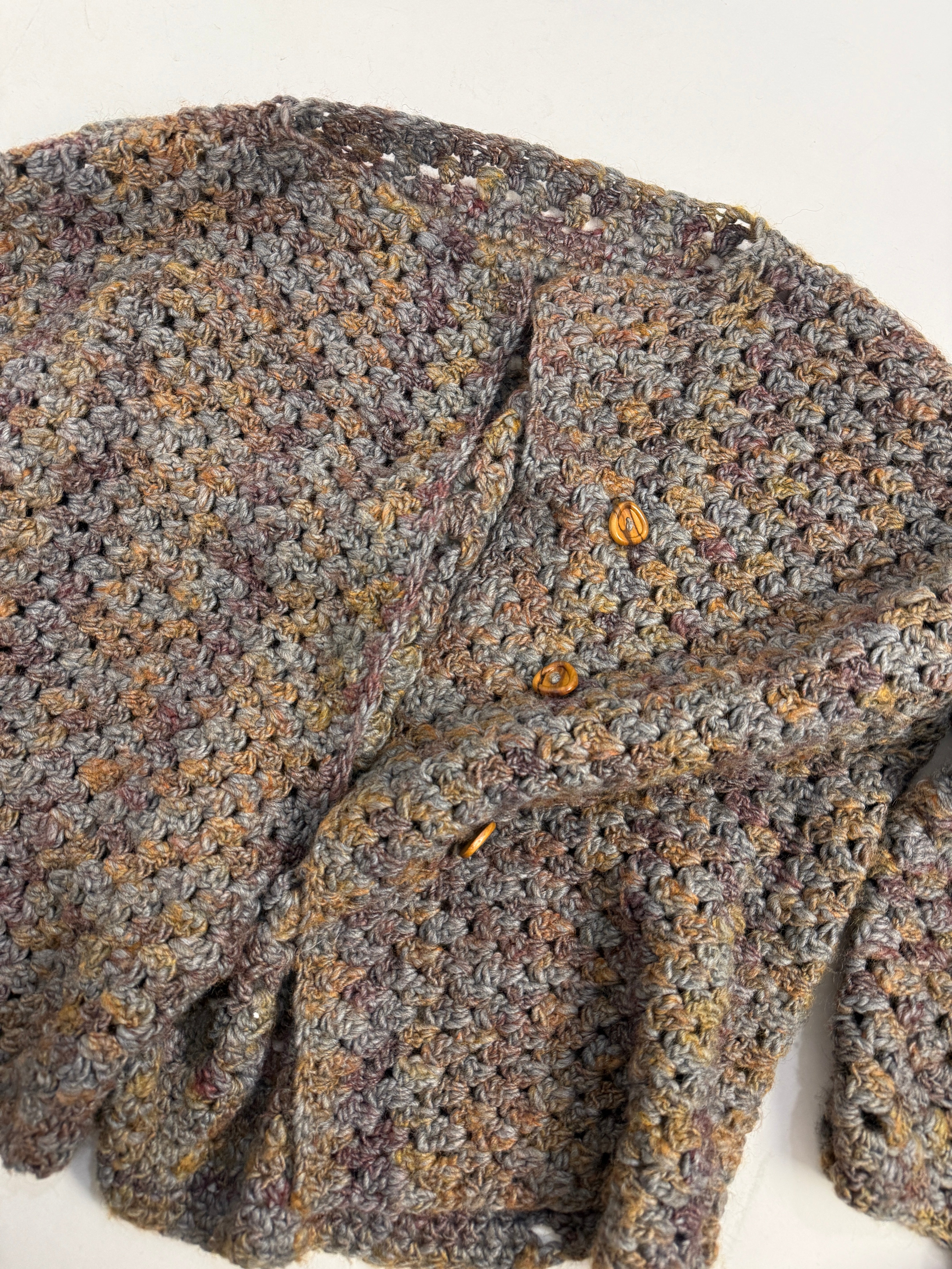 Cardigan fatto a maglia traforato in lana grossa
