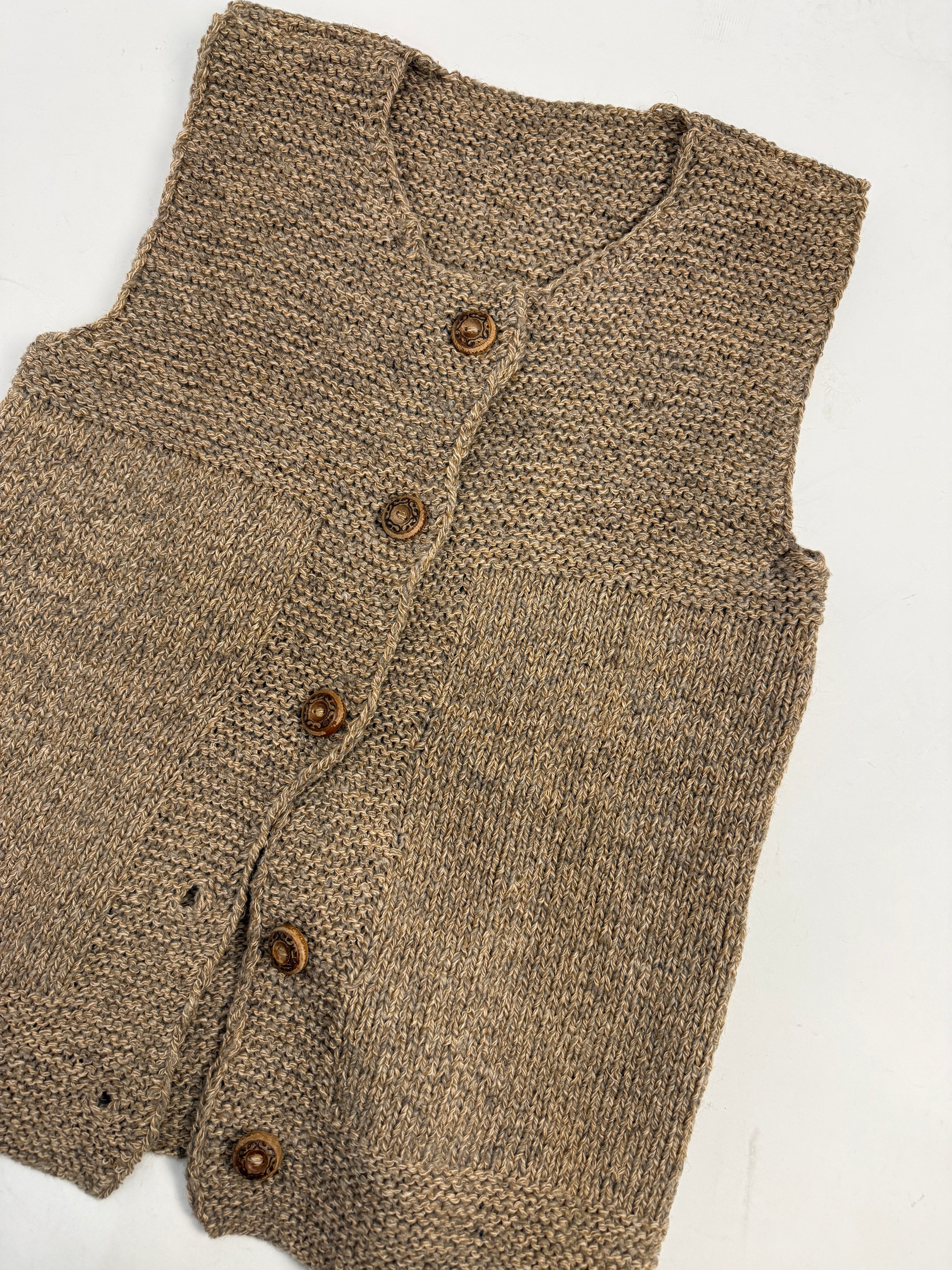 Gilet fatto a mano vintage in lana con bottoni in legno