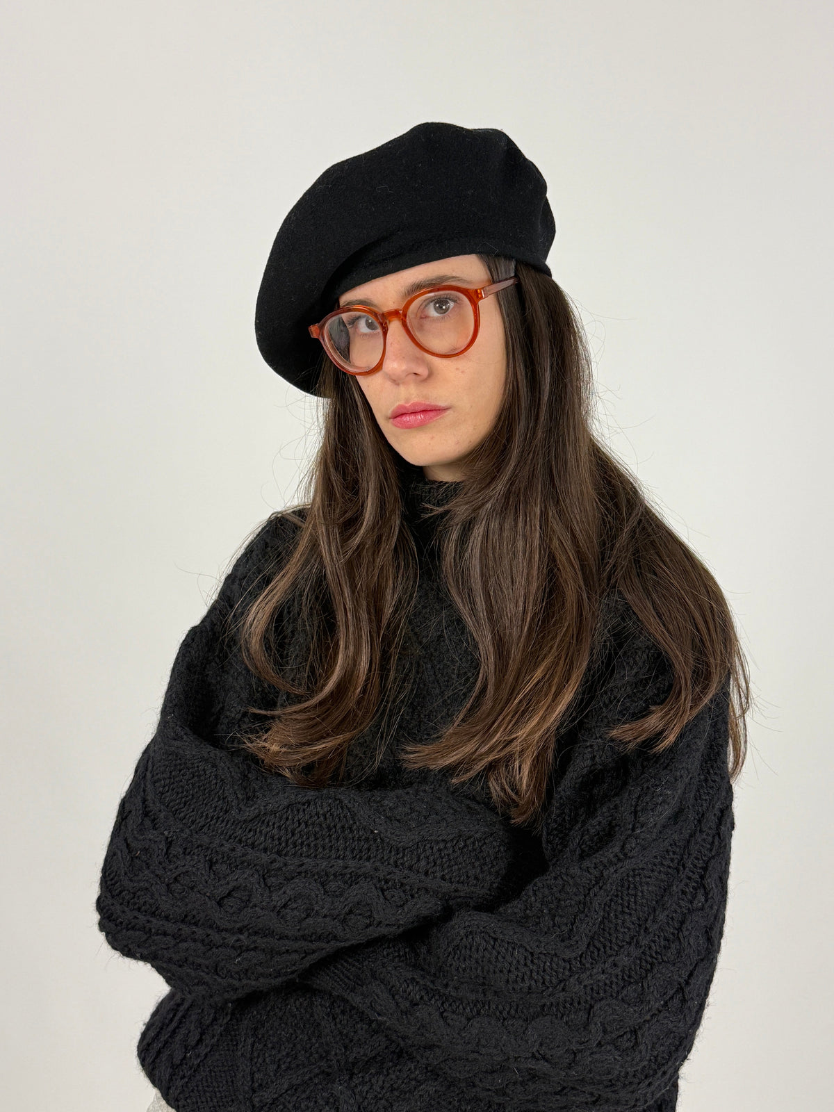 Basco Kangol vintage nero indossato inclinato