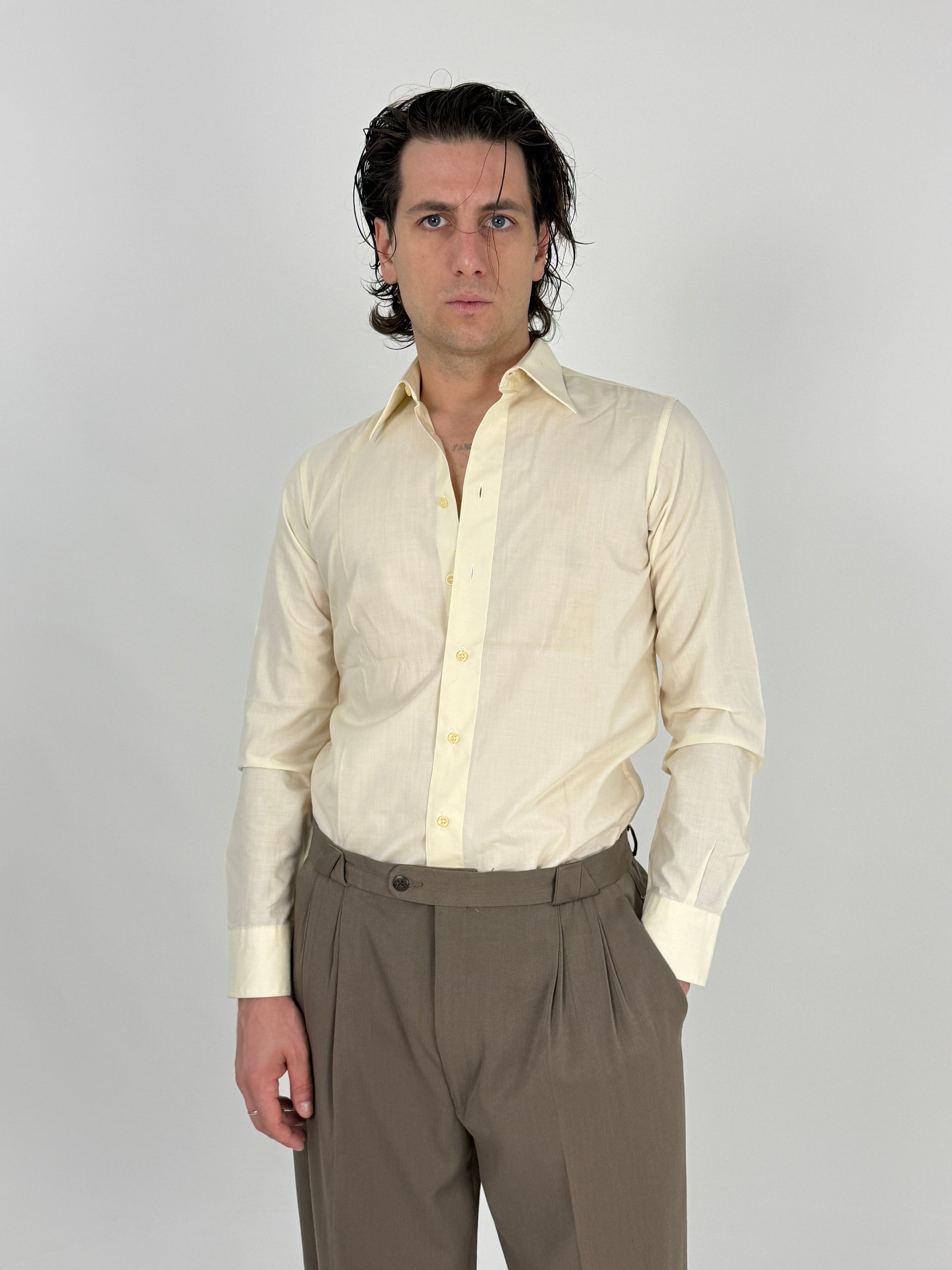 Camicia vintage anni '70 voile avorio - vista frontale indossata