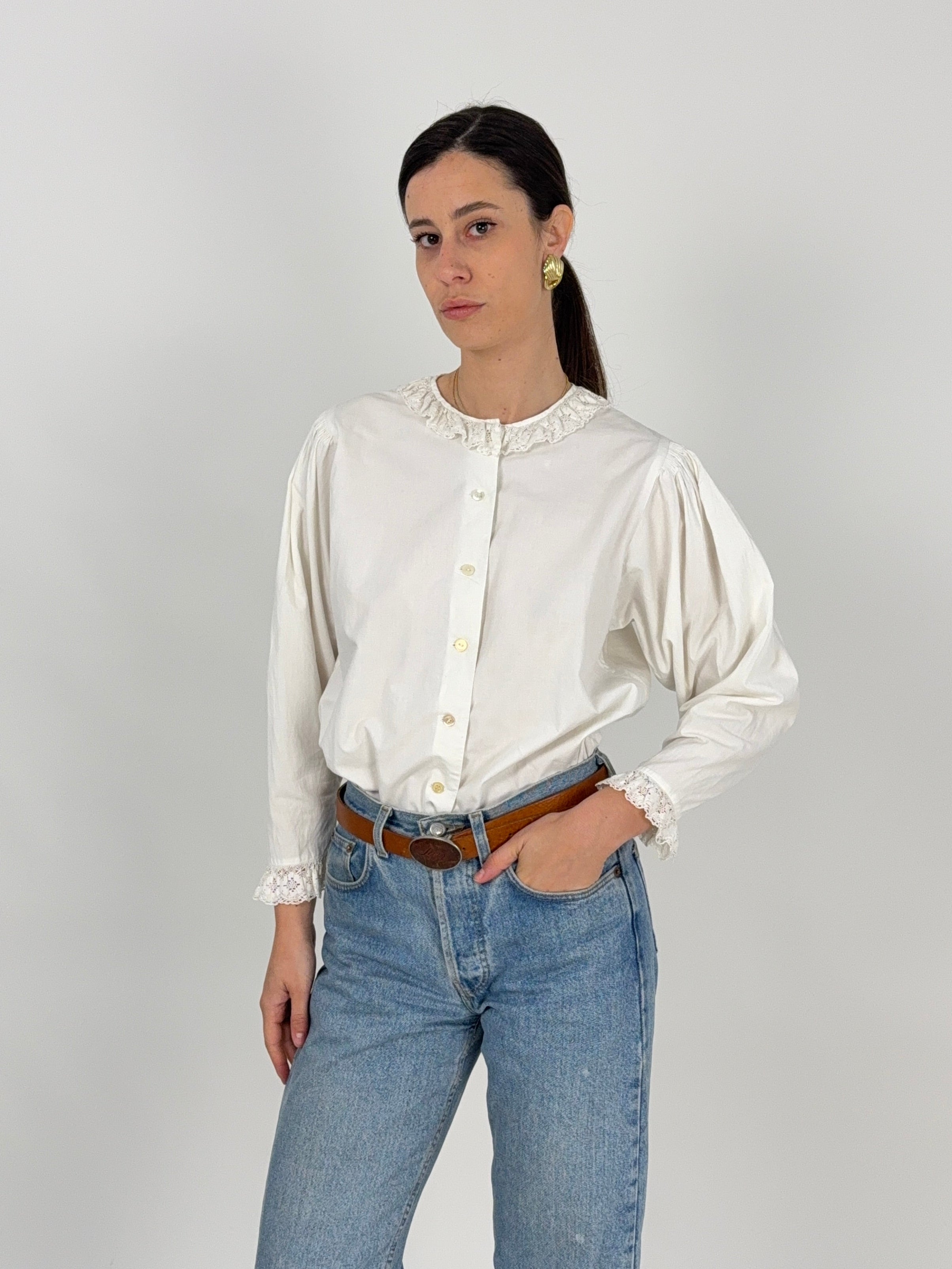 Camicia artigianale in cotone bianco con dettagli in Pizzo San Gallo