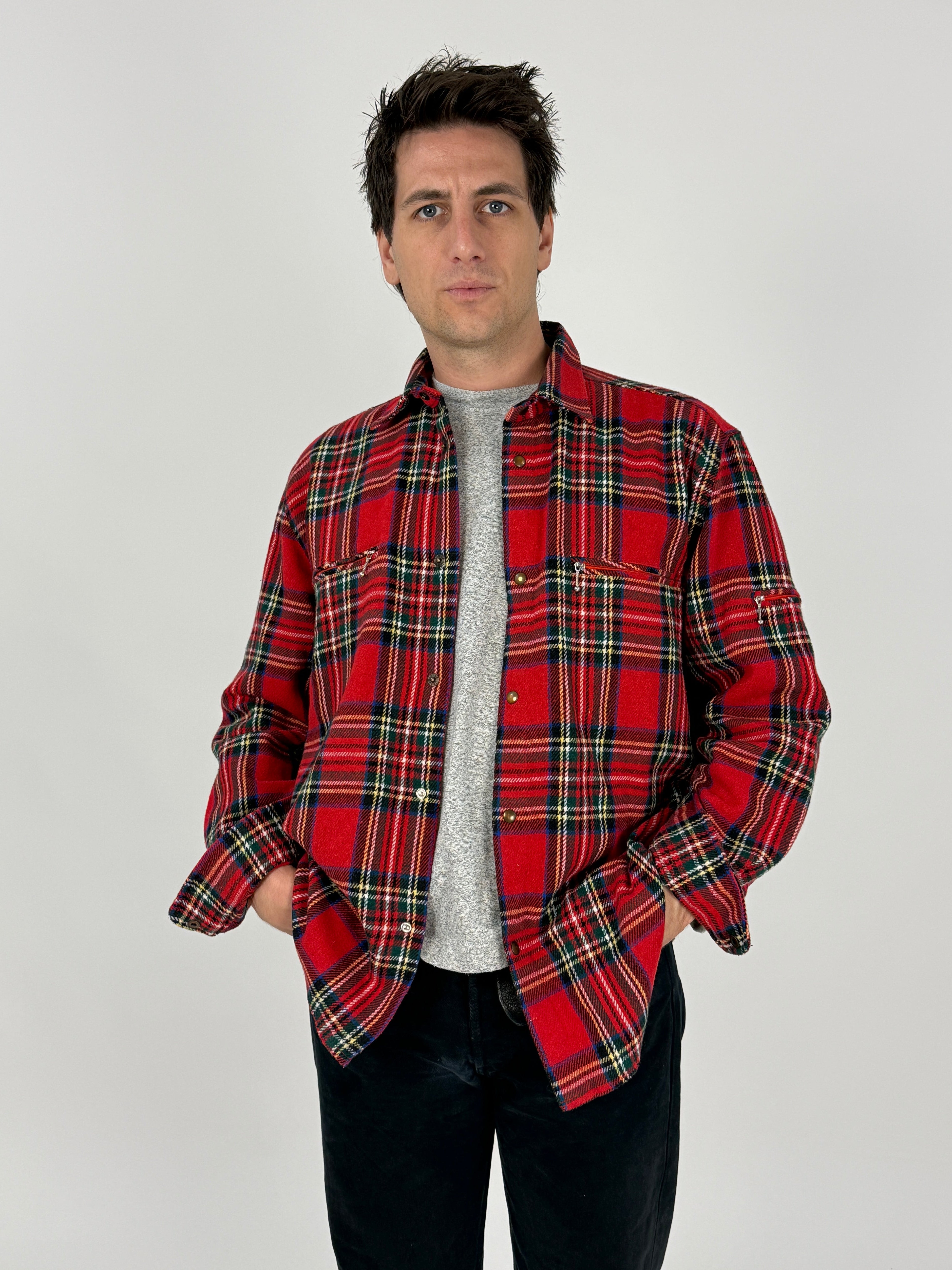 Dettaglio tessuto flanella lana tartan Royal Stewart rosso e colletto Point vintage anni 70