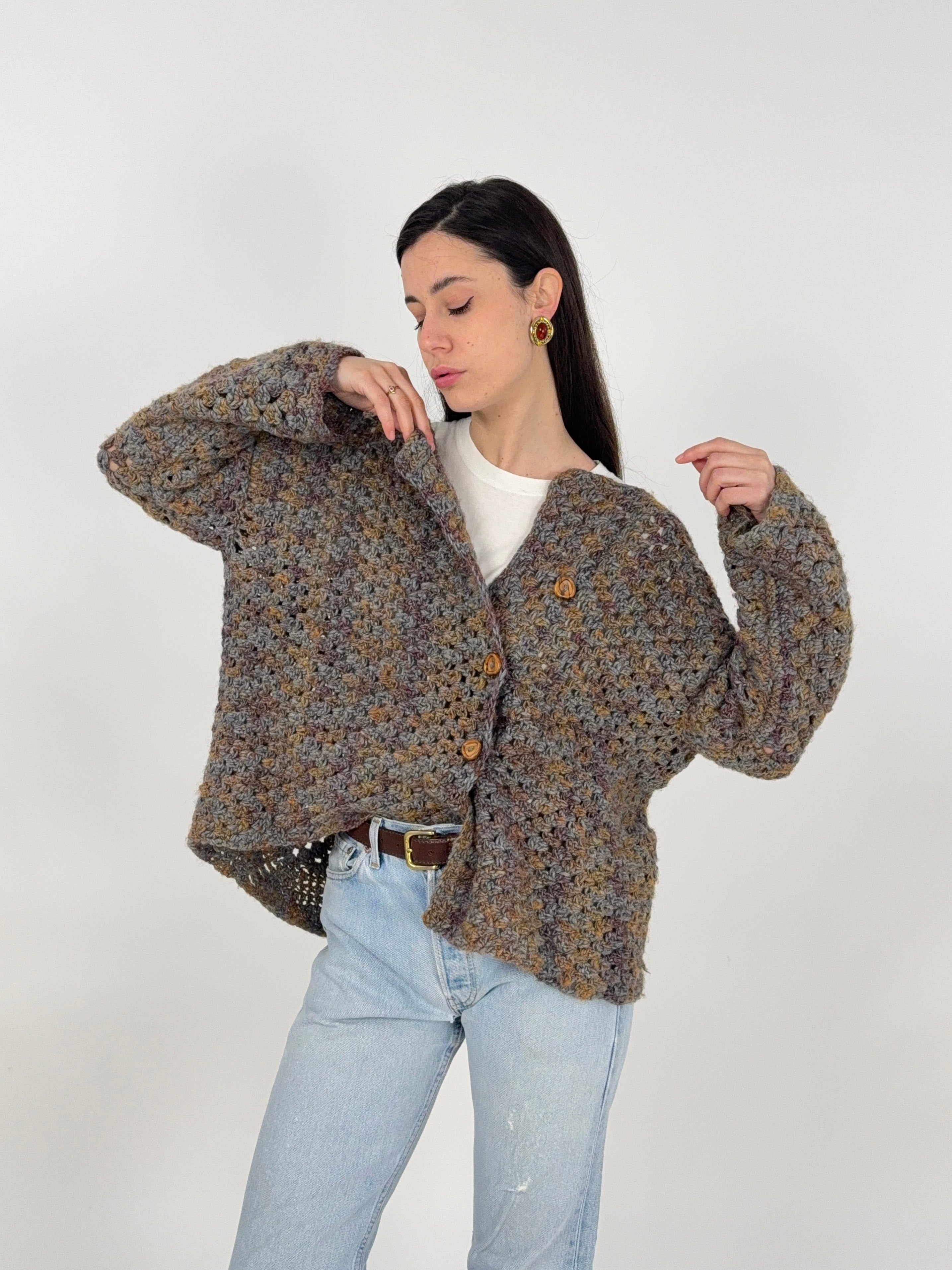 Cardigan fatto a maglia traforato in lana grossa