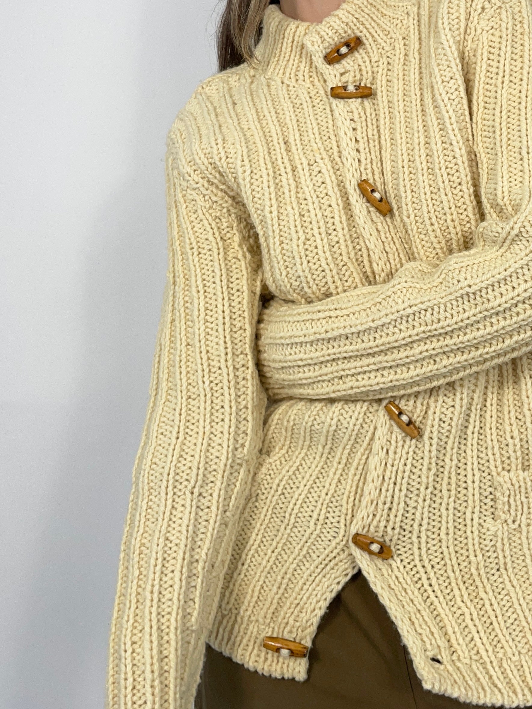 Cardigan in lana con alamari color crema Fangovintage