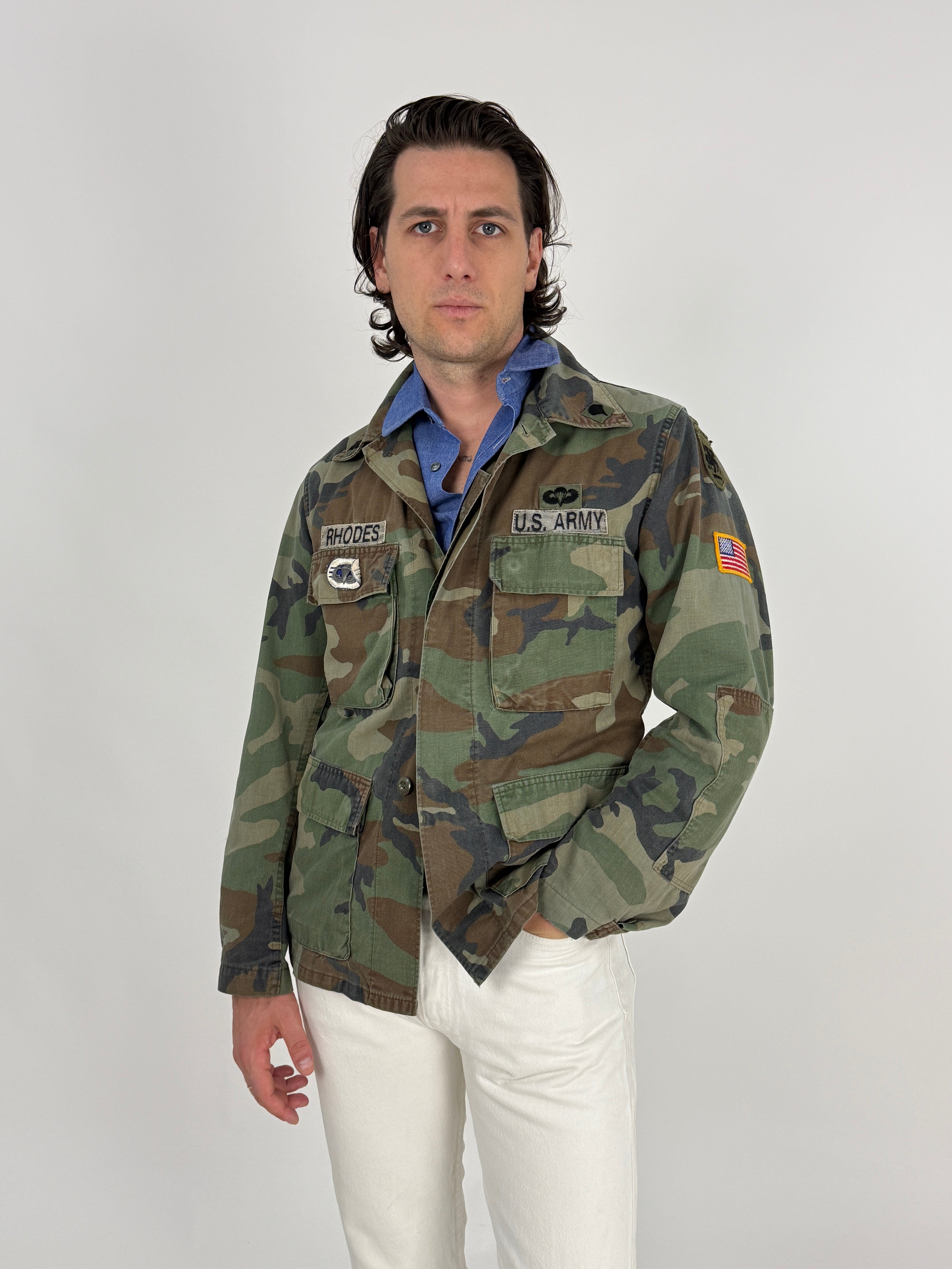 Giacca militare US Army BDU Woodland SETAF Airborne - vista frontale indossata