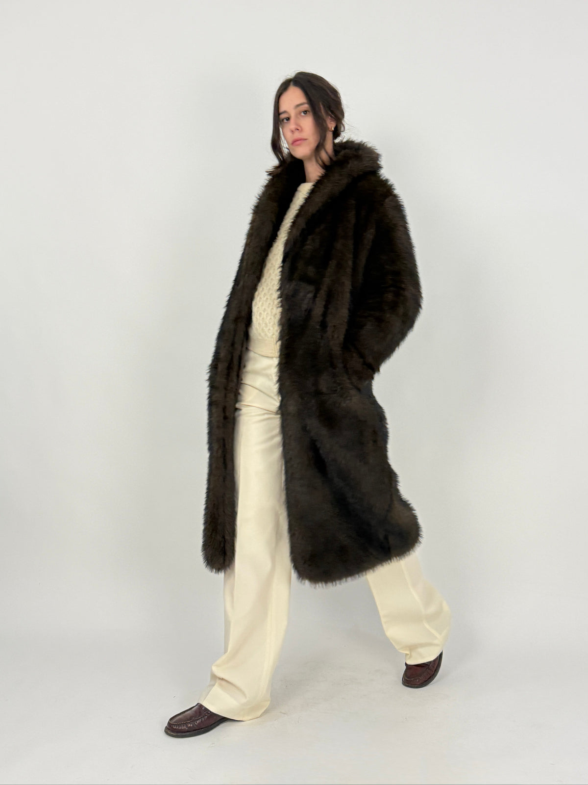 Cappotto in ecopelliccia marrone a pelo lungo taglia M indossato