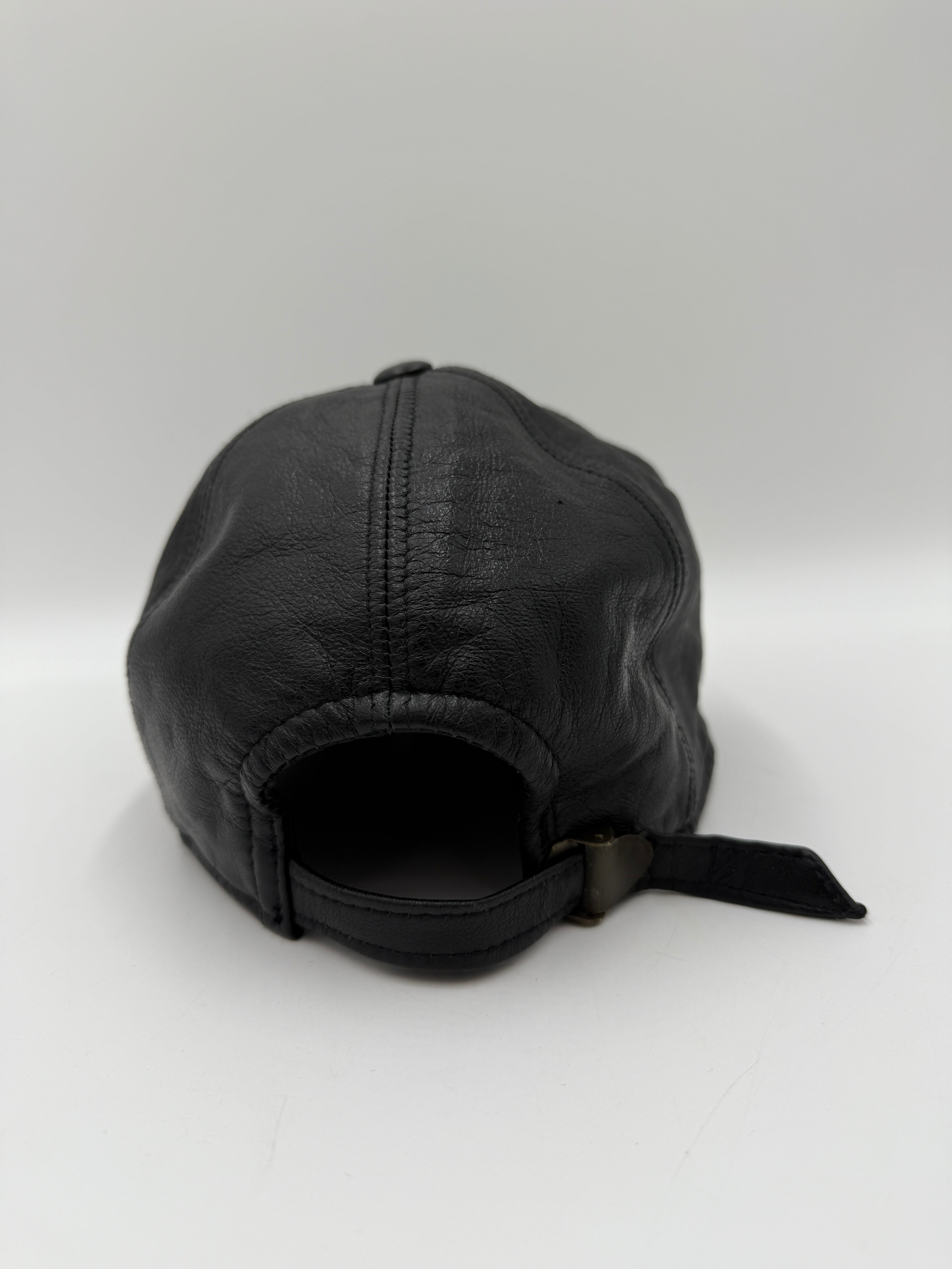 Baseball cap in pelle ricamato