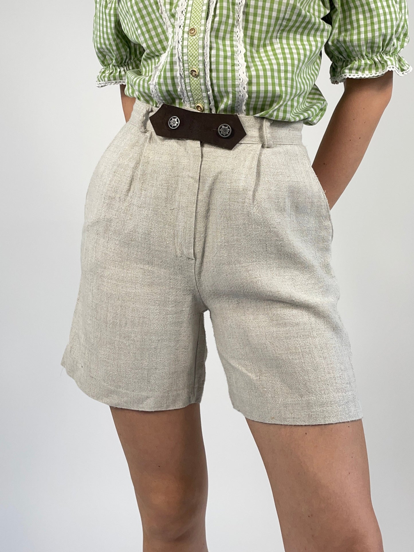 bermuda-vintage-tirolesi-da-donna-in-lino-beige