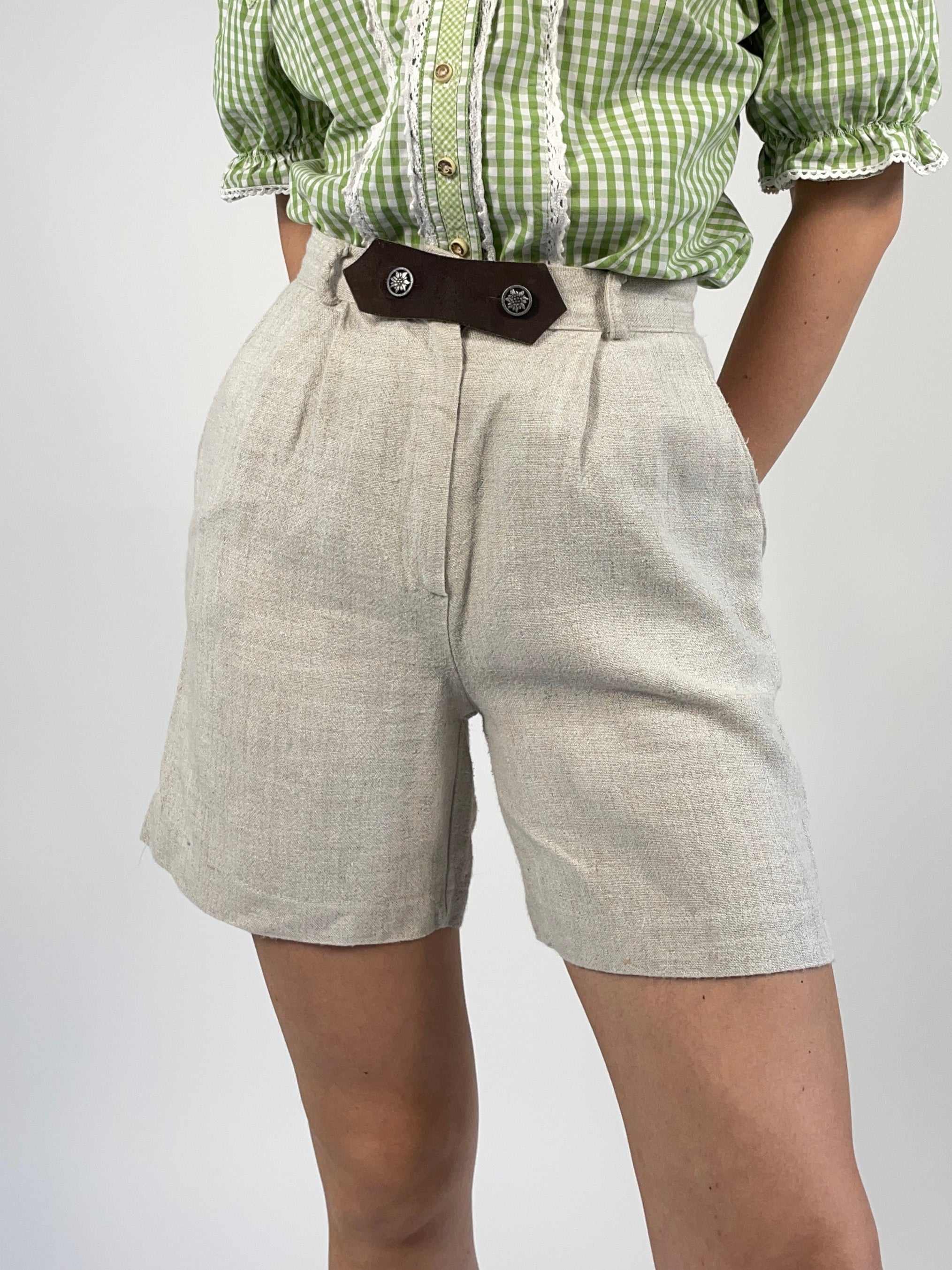 bermuda-vintage-tirolesi-da-donna-in-lino-beige