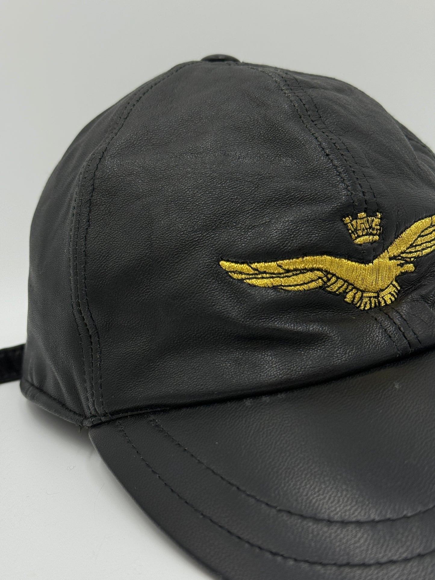 Baseball cap in pelle ricamato