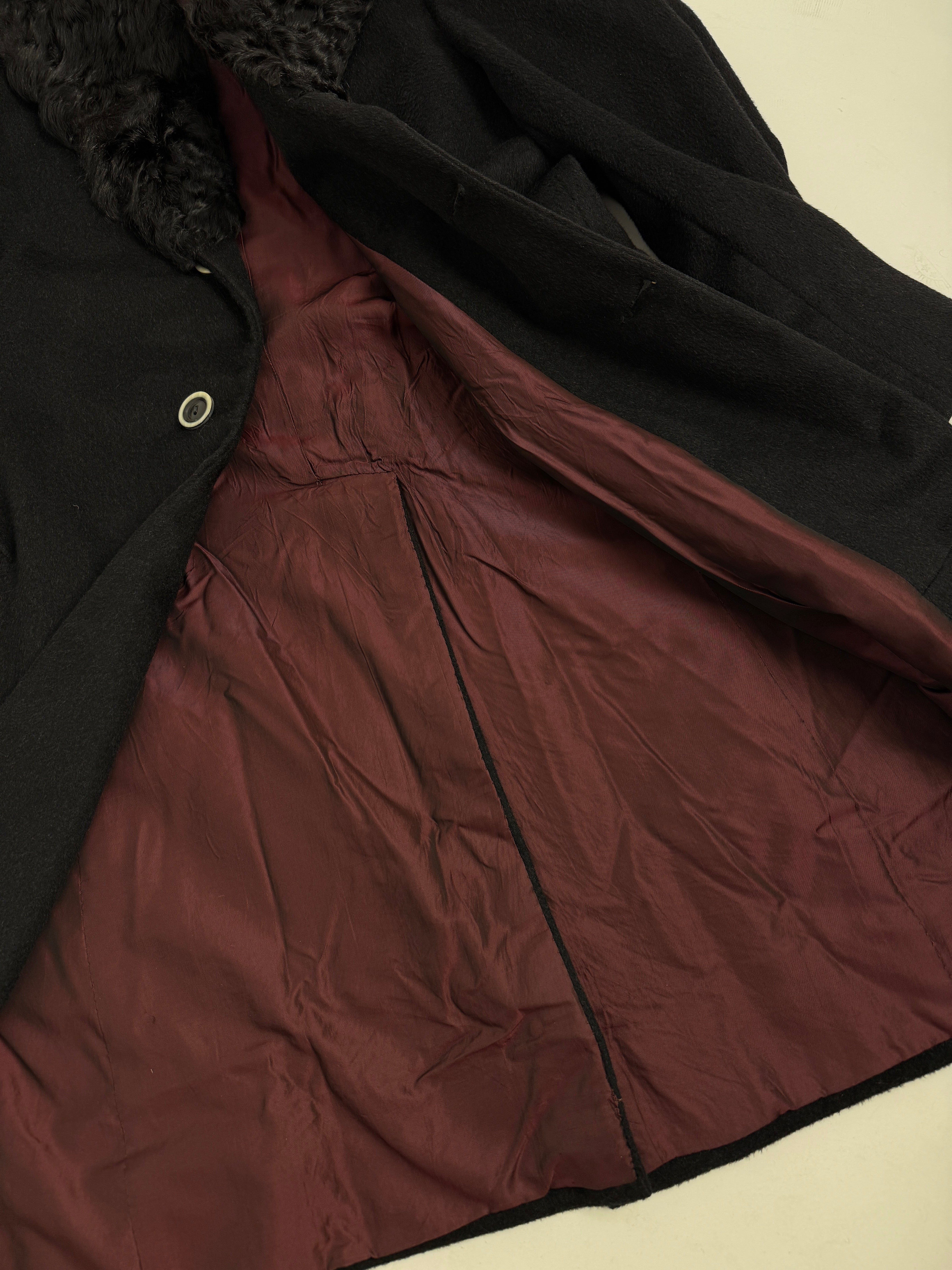 Cappotto sartoriale con collo in pelliccia