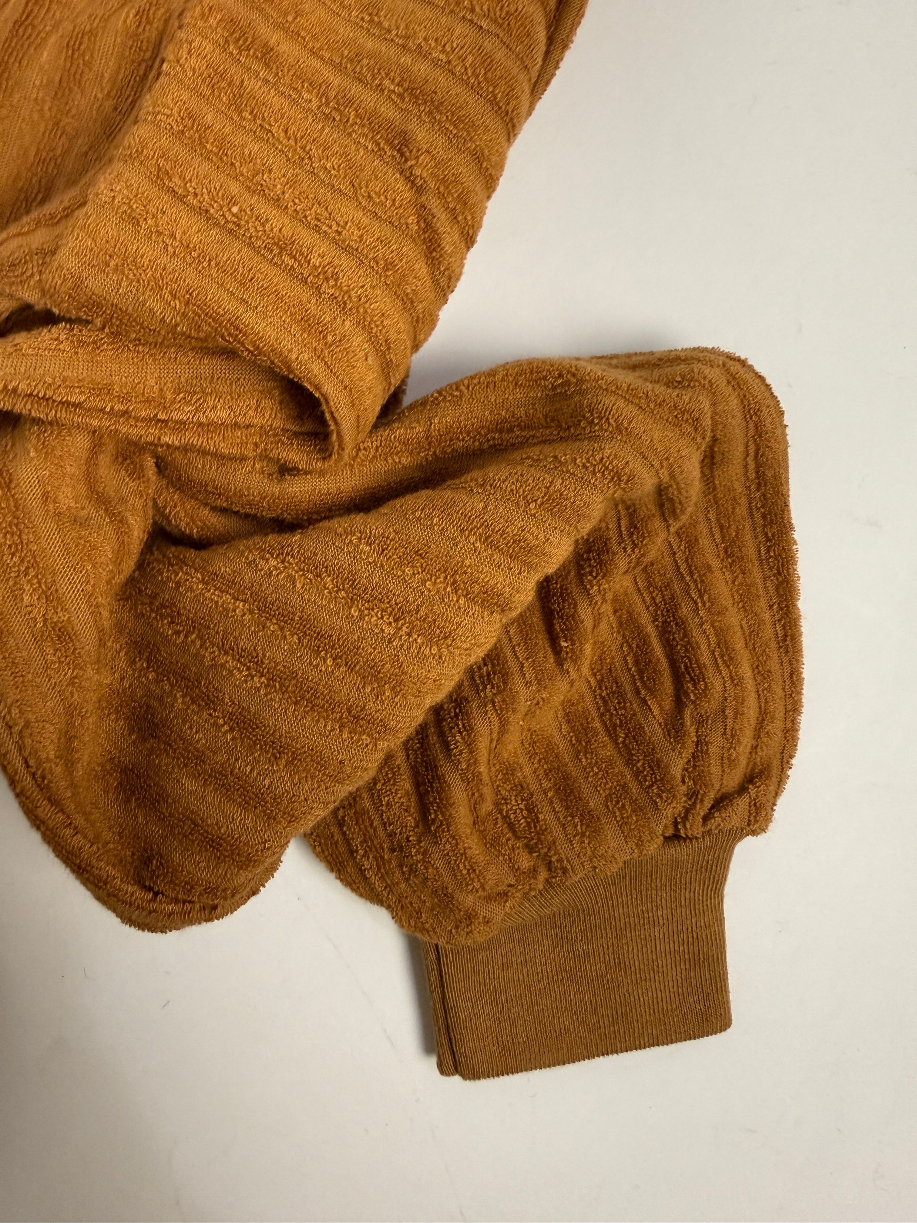 Maglia a coste anni '70 in cotone V-neck a coste con patch frontale