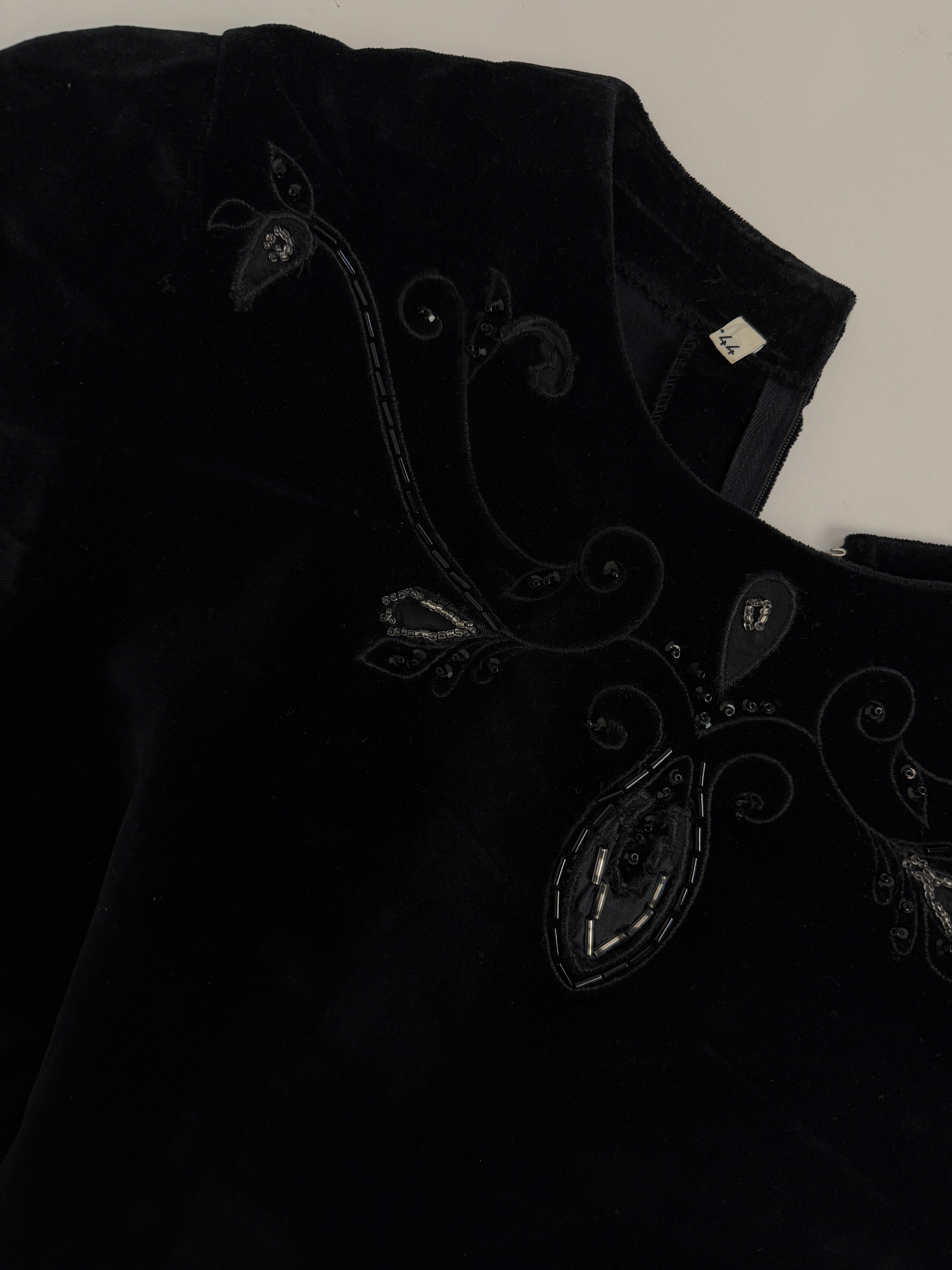 Abito corto in velluto e perline anni '70