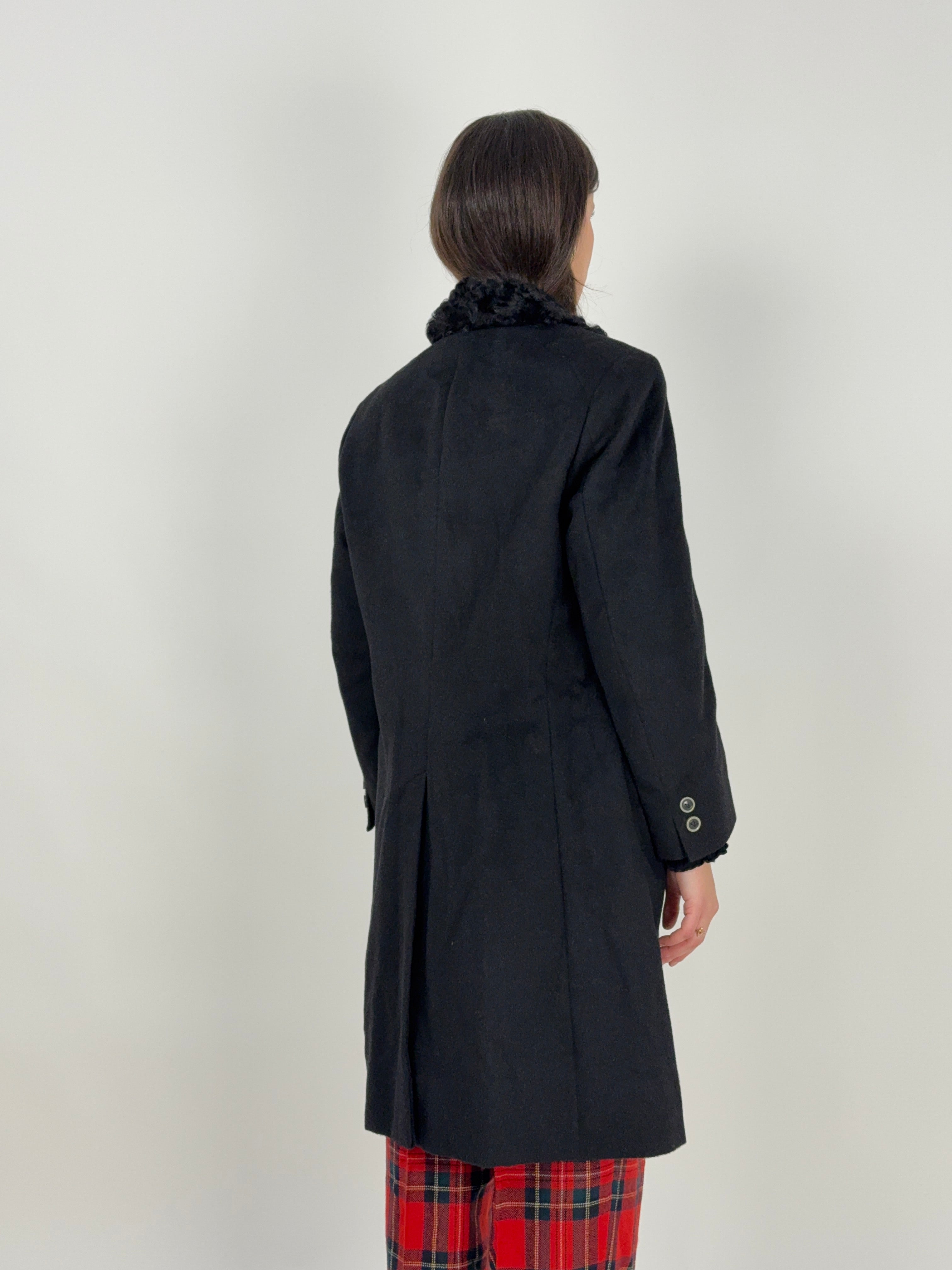 Cappotto sartoriale con collo in pelliccia