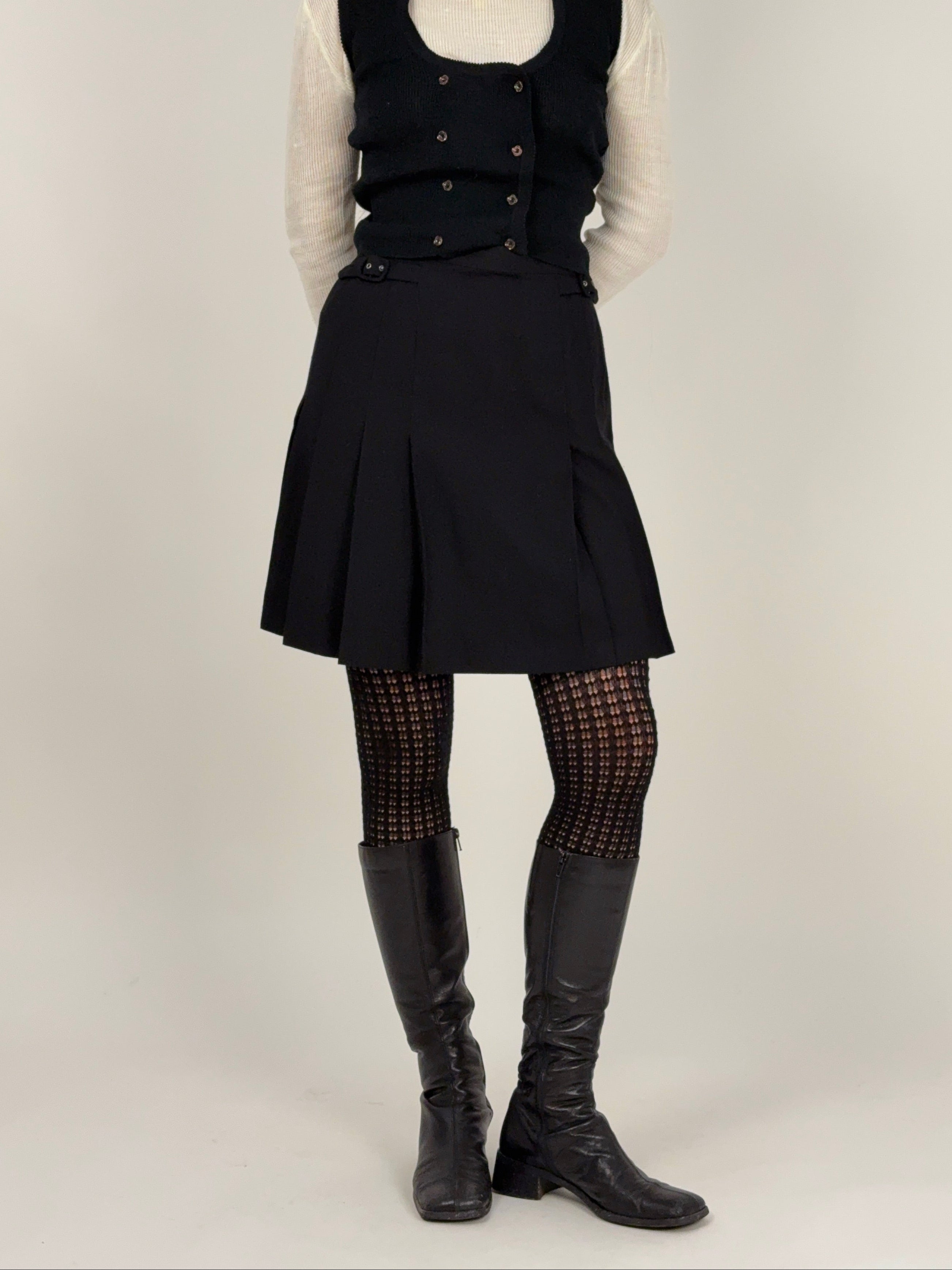 gonna-corta-a-pieghe-nera