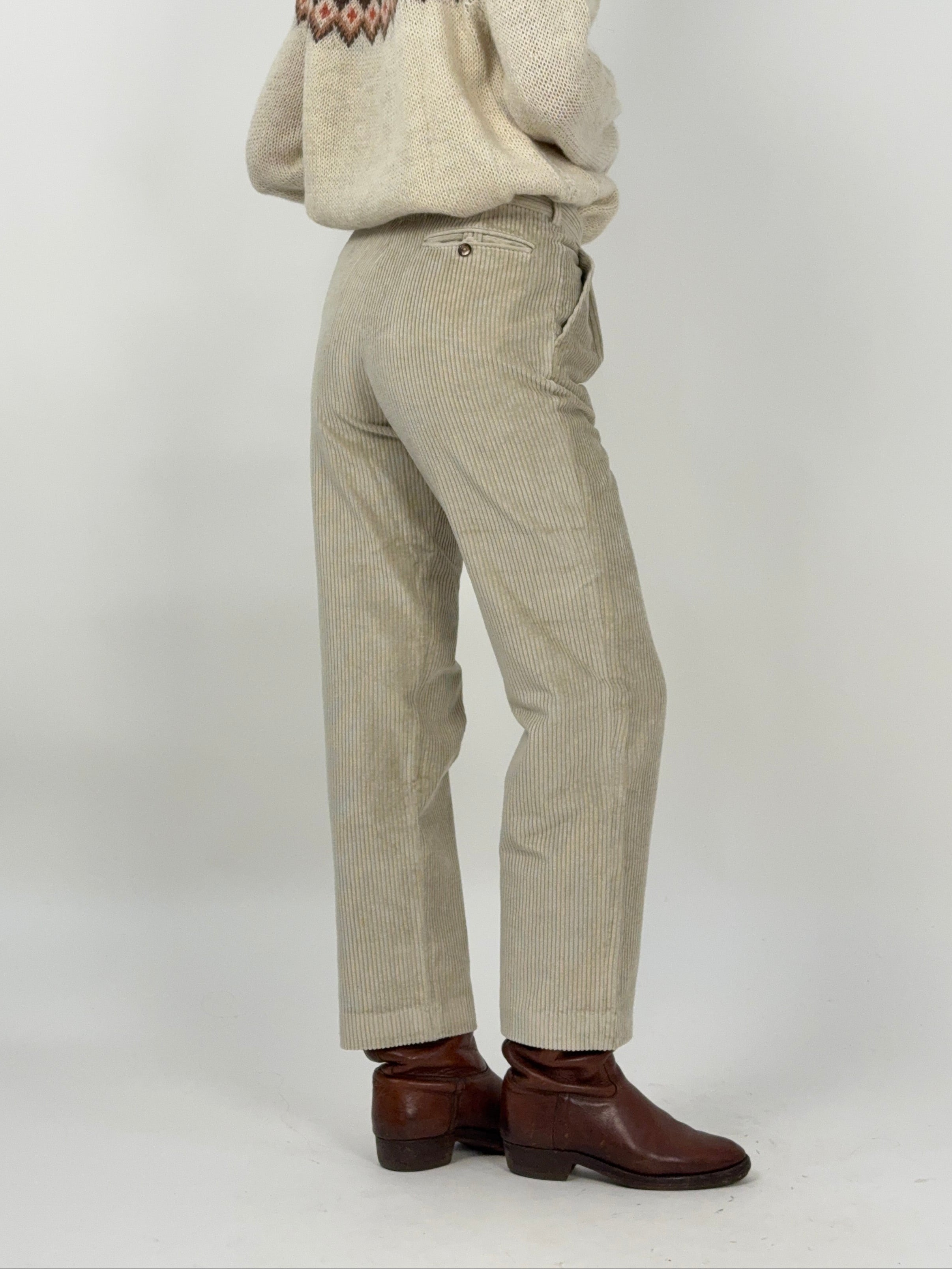 pantaloni-fila-in-velluto-a-coste-colore-crema-vintage